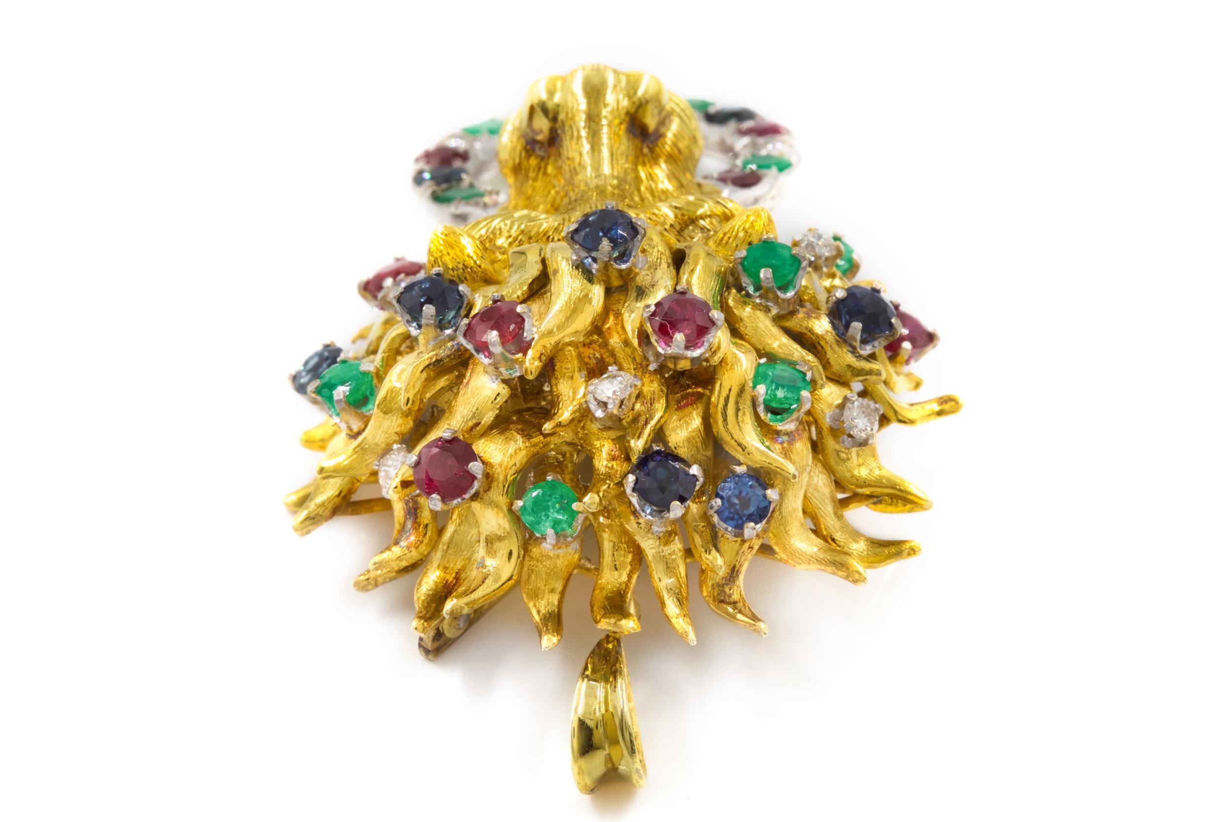 Vintage Finely Sculpted 18K Gold Gemset Lion Brooch 'Converts to Pendant' For Sale 1