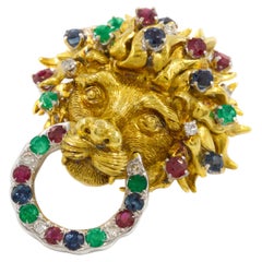 Broche lion vintage finement sculptée en or 18 carats et pierres précieuses, convertie en pendentif