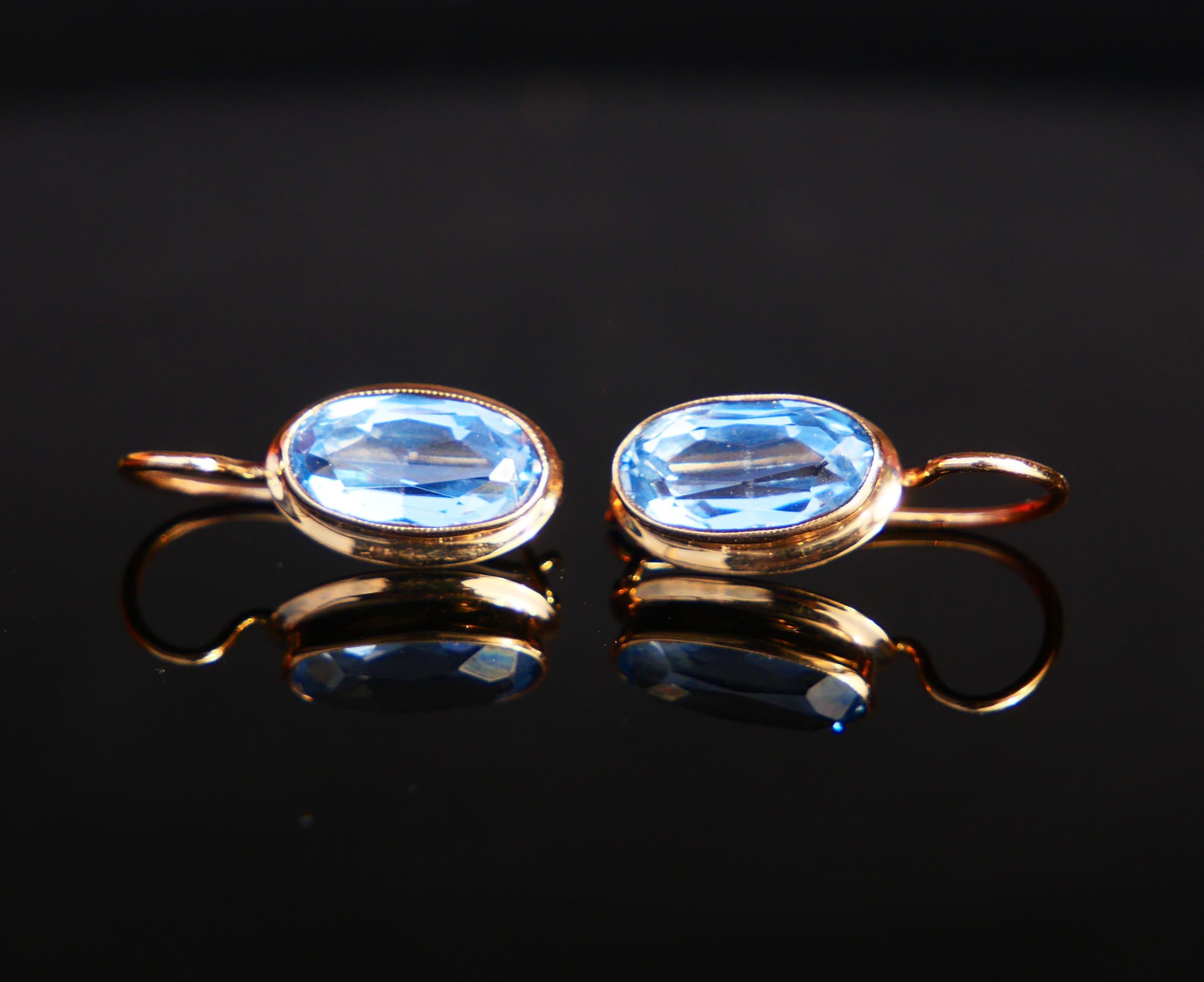 Taille ovale Boucles d'oreilles vintage finition spinelles bleues en or jaune 14 carats massif (2,22 g) en vente