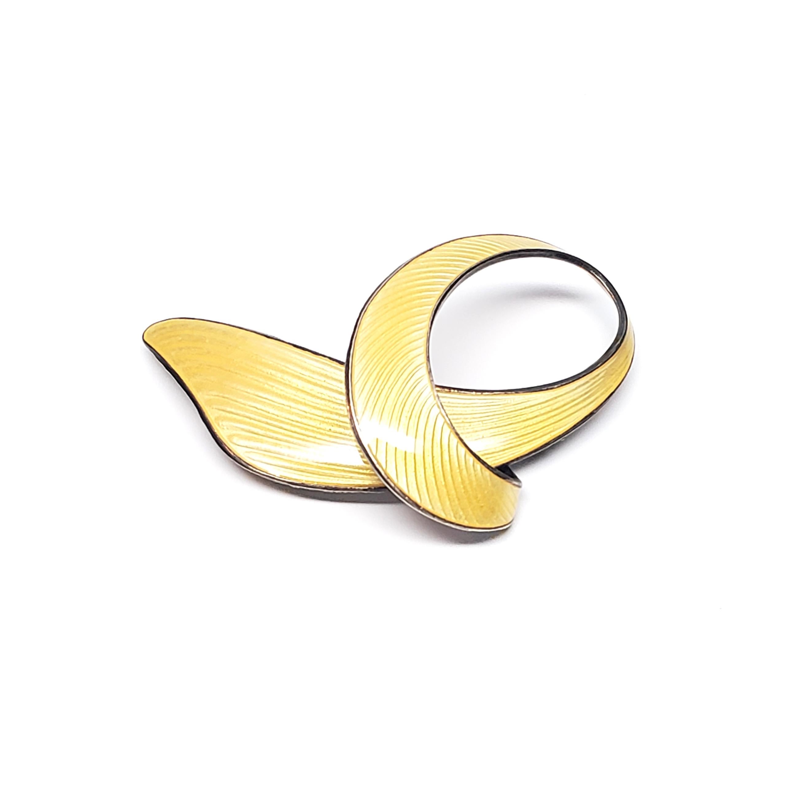 Vintage gold vermeil over sterling silver yellow guilloche enamel ribbon pin by Finn Jensen.

CL04012020

This mid-century design pin has beautiful guilloche enamel design with a gold wash. It is a beautiful example of Finn Jensen's high quality