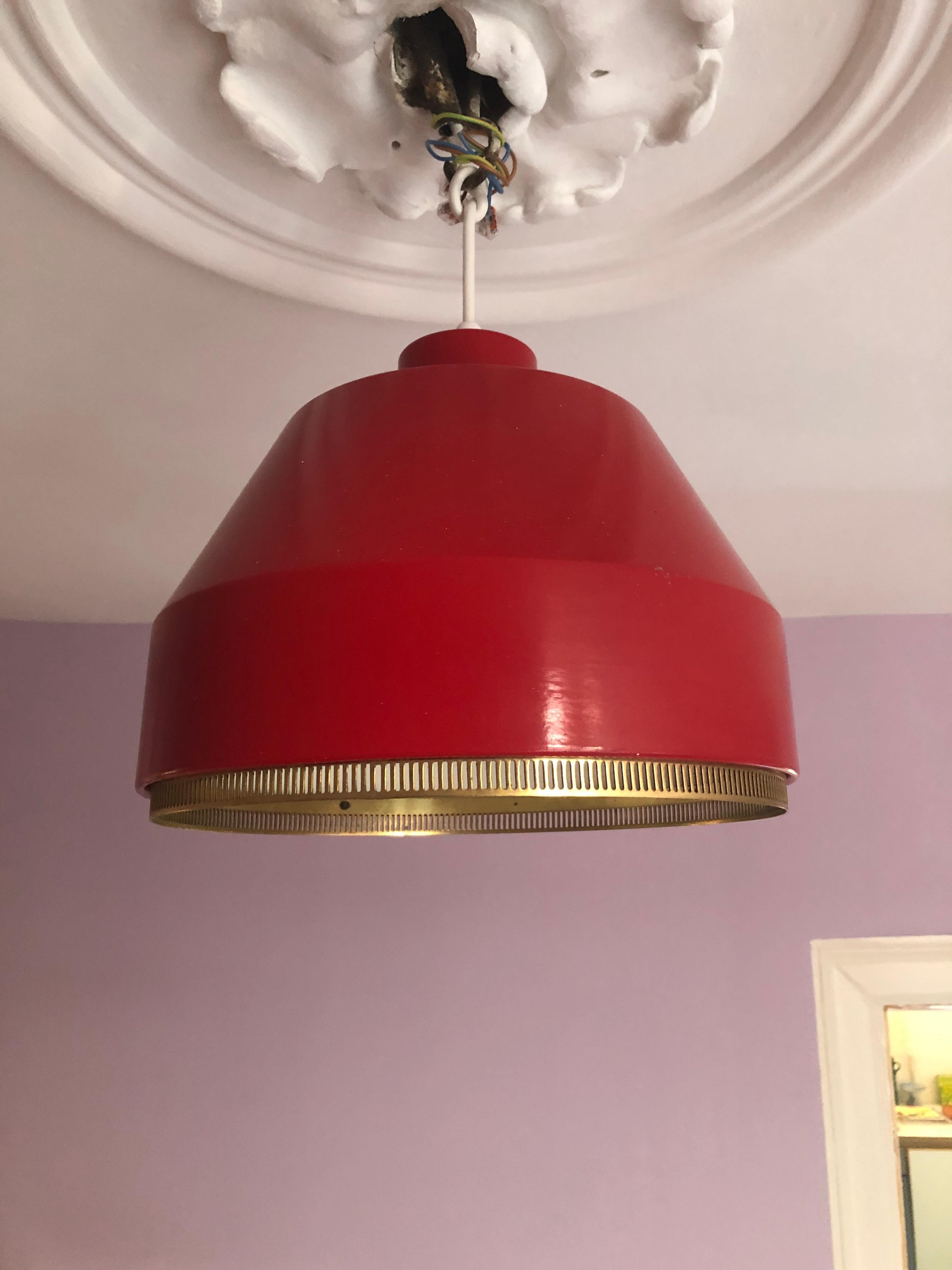 Vintage Finnish 1941 Aino Aalto Pendant Light Model AMA500 in Red In Good Condition For Sale In Copenhagen K, DK