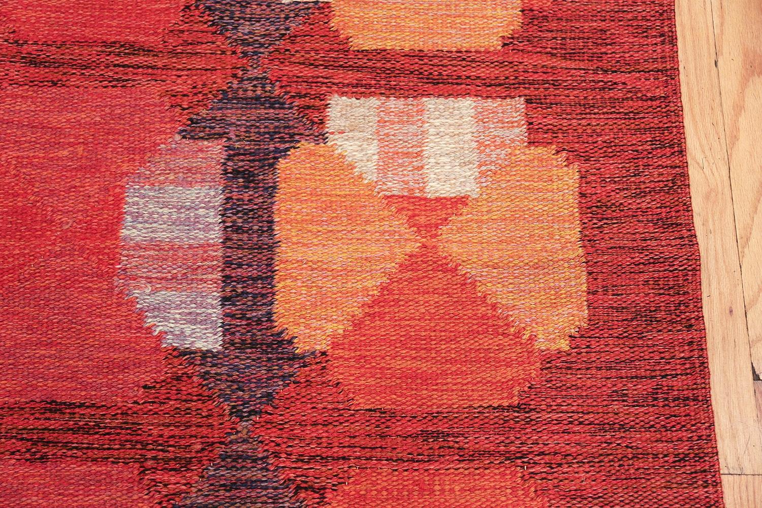 Vintage carpet by Alestalon Mottokutomo, Finland, mid-20th century. Size: 5 ft 4 in x 7 ft 9 in (1.63 m x 2.36 m). 