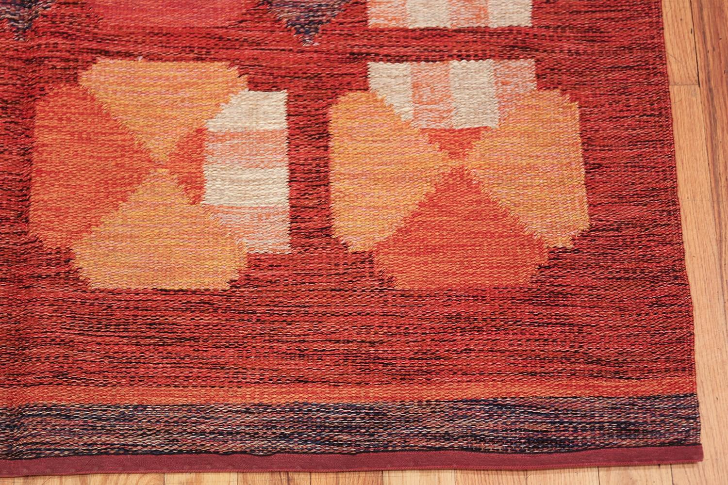 Scandinavian Modern Vintage Finnish Carpet by Alestalon Mattokutomo. Size: 5 ft 4 in x 7 ft 9 in