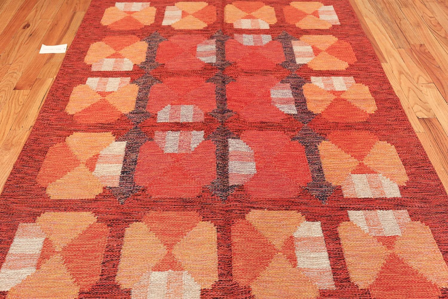 Swedish Vintage Finnish Carpet by Alestalon Mattokutomo. Size: 5 ft 4 in x 7 ft 9 in