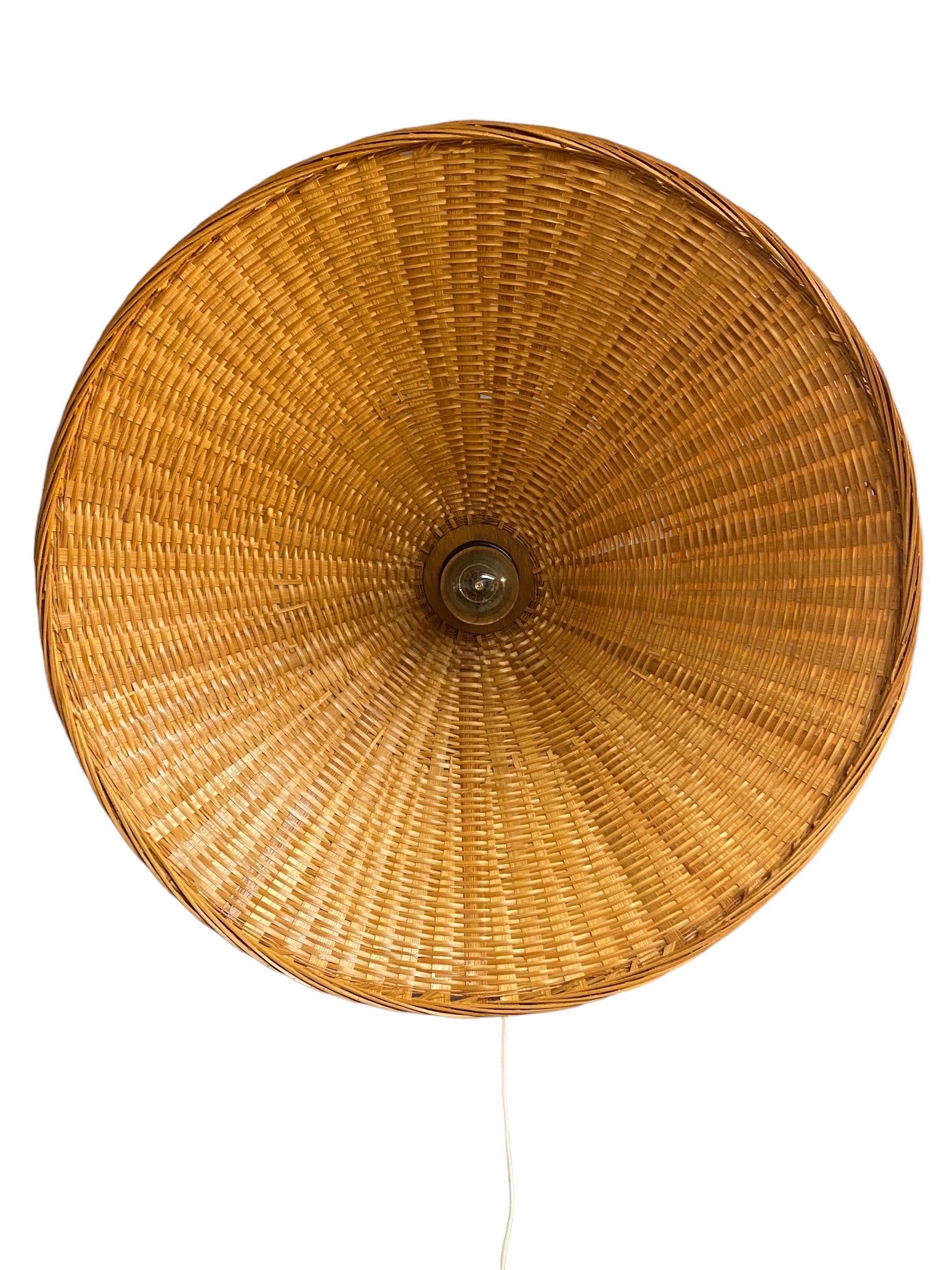 Lampada da parete regolabile di design finlandese vintage in ottone e vimini, Valinte 1950s in vendita 4