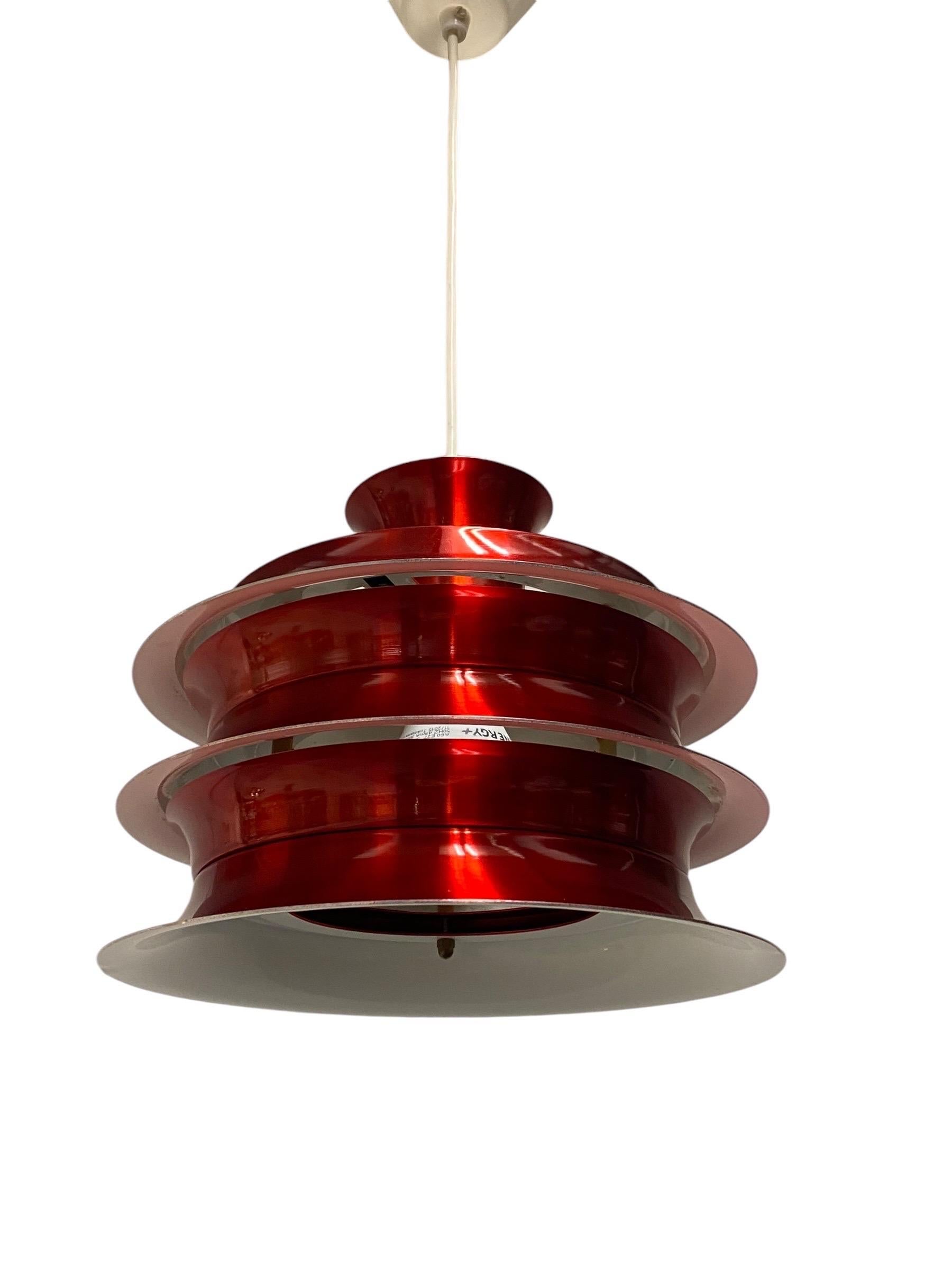Lampada da soffitto a strati dal design finlandese vintage, rosso lucido, Attr. Kai Kai 1960 in vendita 2