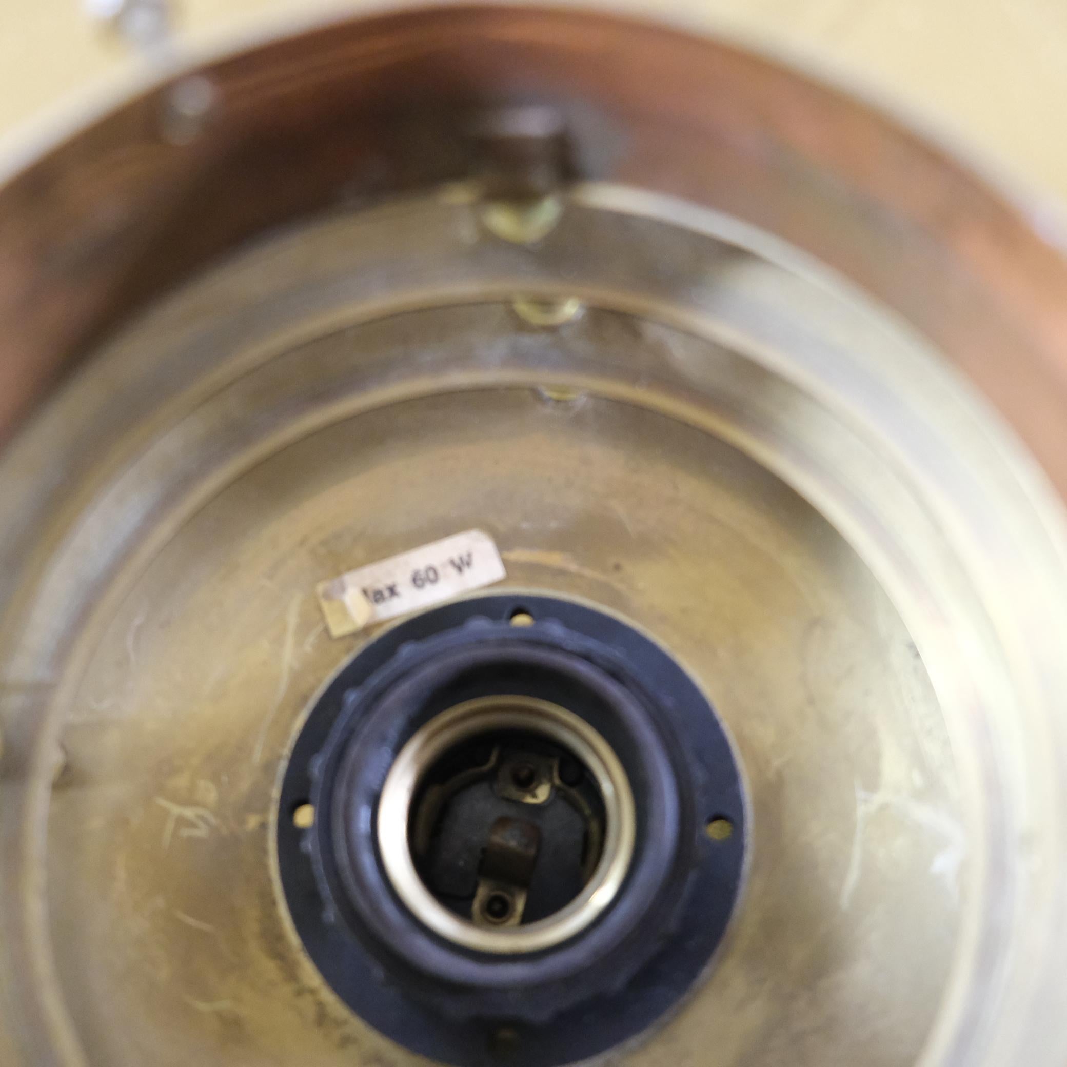 Pendat di design finlandese a doghe in ottone e vetro di fumo, Kai Ruokonen 1970s in vendita 6