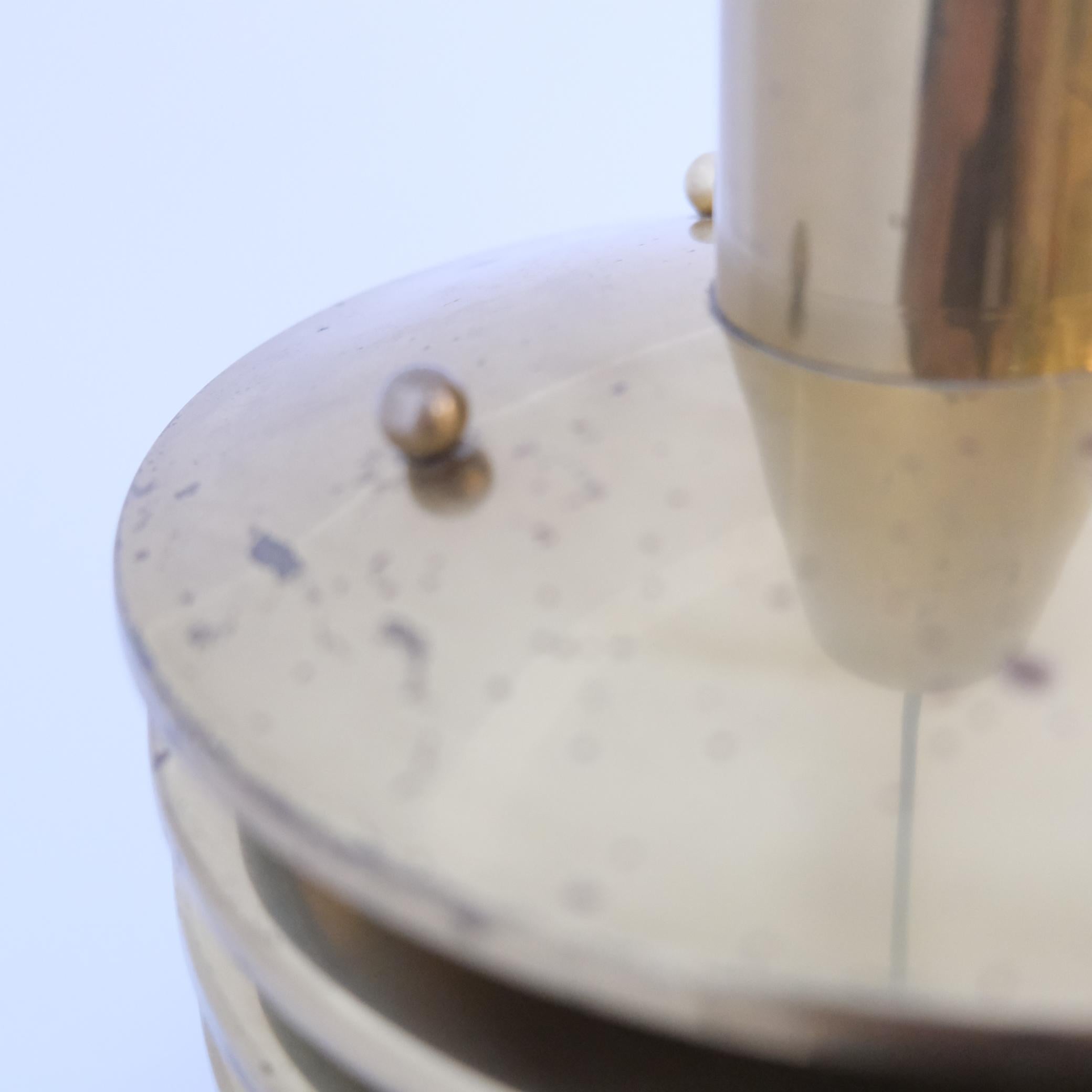 Pendat di design finlandese a doghe in ottone e vetro di fumo, Kai Ruokonen 1970s in vendita 7