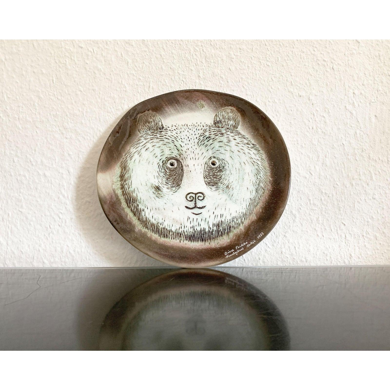 Piatto in vetro d'epoca della serie Fauna Fennica finlandese di Oiva Toikka per Nuutajarvi Glass, in ottime condizioni. Progettato dal 1980 al 1989 Questo pezzo ha un marchio di attribuzione.

Informazioni aggiuntive:
Materiale: Vetro
Colore: