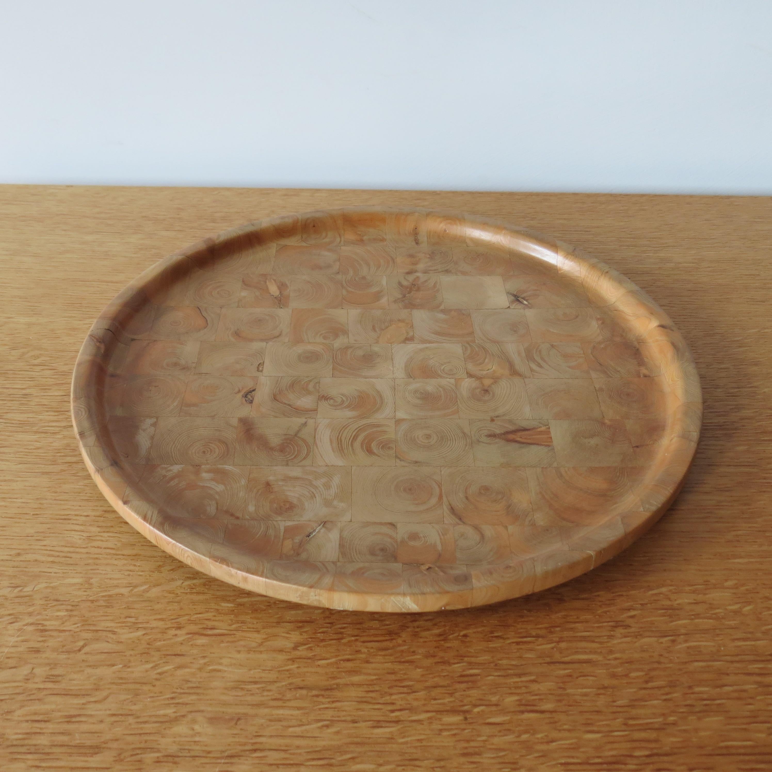Vintage wooden tray plate made from block wood and then hand-turned. Hand produced in Finland the early 1980s from solid Juniper wood

Yvaskuua Finland 1980 hand written to the underside
Wonderful grain and color
Measures: 26cm diameter x 2cm tall