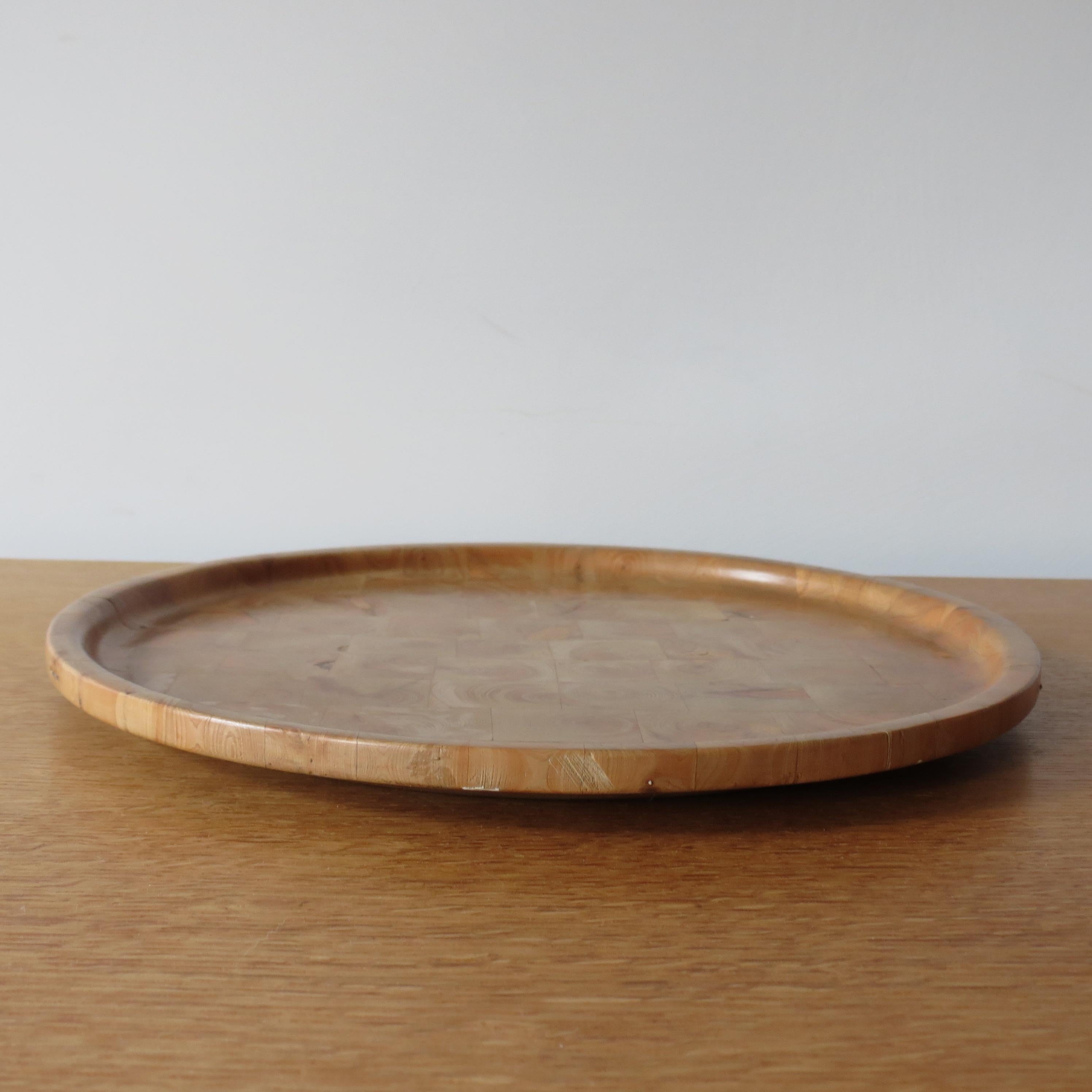 Vintage Finnish Hand Produced Juniper Wooden Block Tray Plate, Finland In Good Condition For Sale In Stow on the Wold, GB