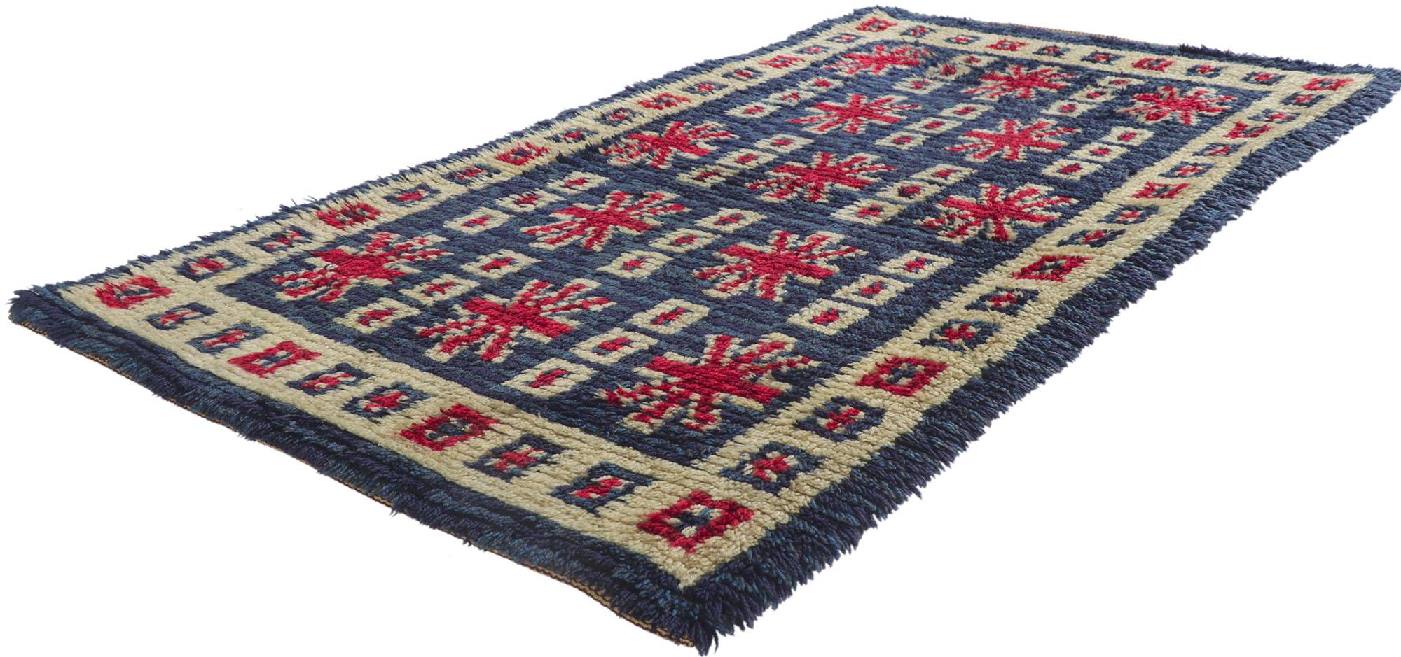 78270 Vintage Finnish Rya Ryijy rug with Cool Britannia style 03'01 x 05'07. Full of tiny details and a bold expressive design combined with Cool Britannia style, this hand-knotted wool vintage Finnish Ryijy Rya rug is a captivating vision of woven