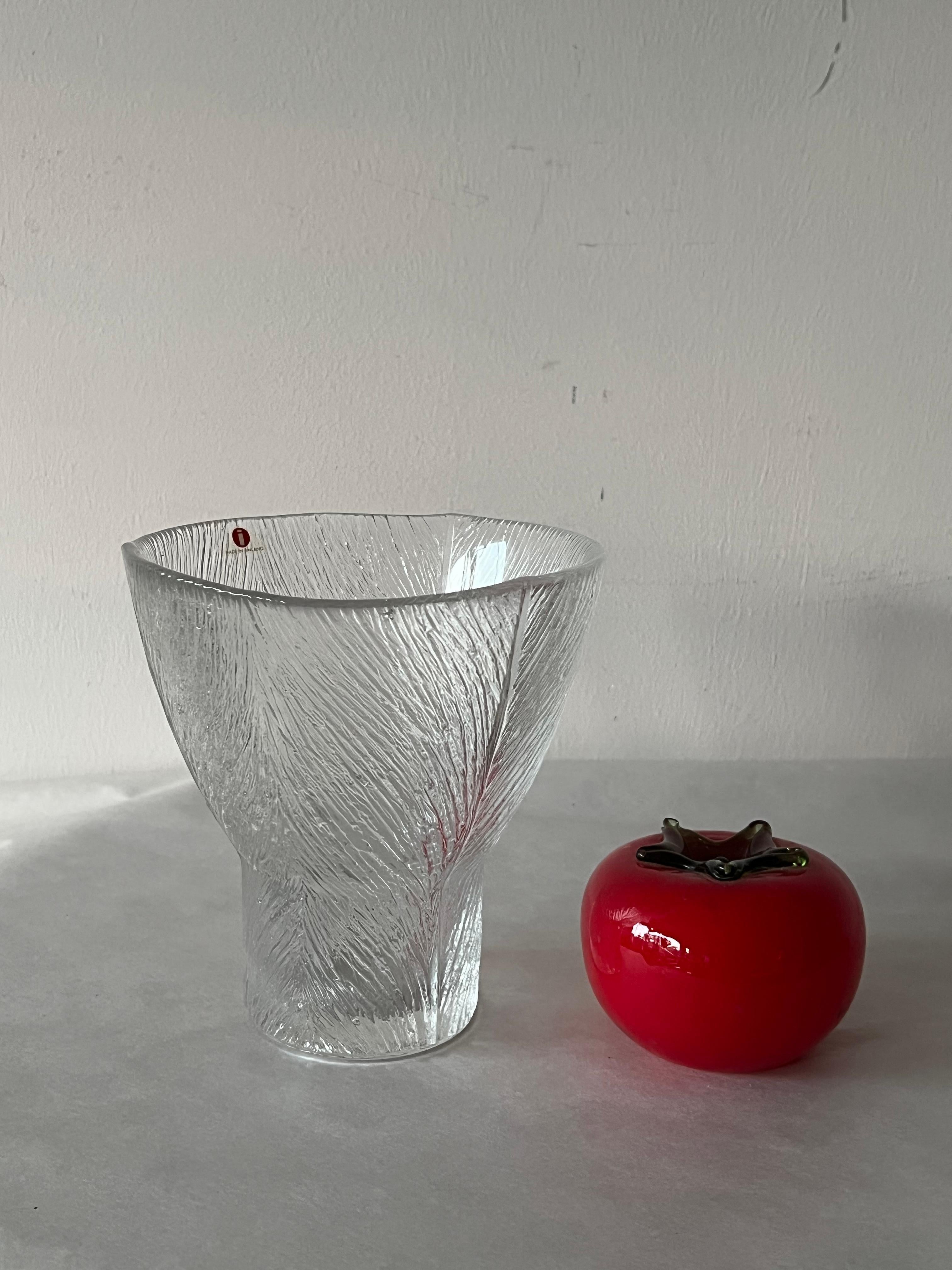 iittala Tuuli Wind Glass Vase Valto Kokko Finland, ca' 1970's, with original sticker intact. This vase features a modern, 
minimalist design, typical of the Scandinavian style. It is made of high-quality, thick glass, with a transparent finish that