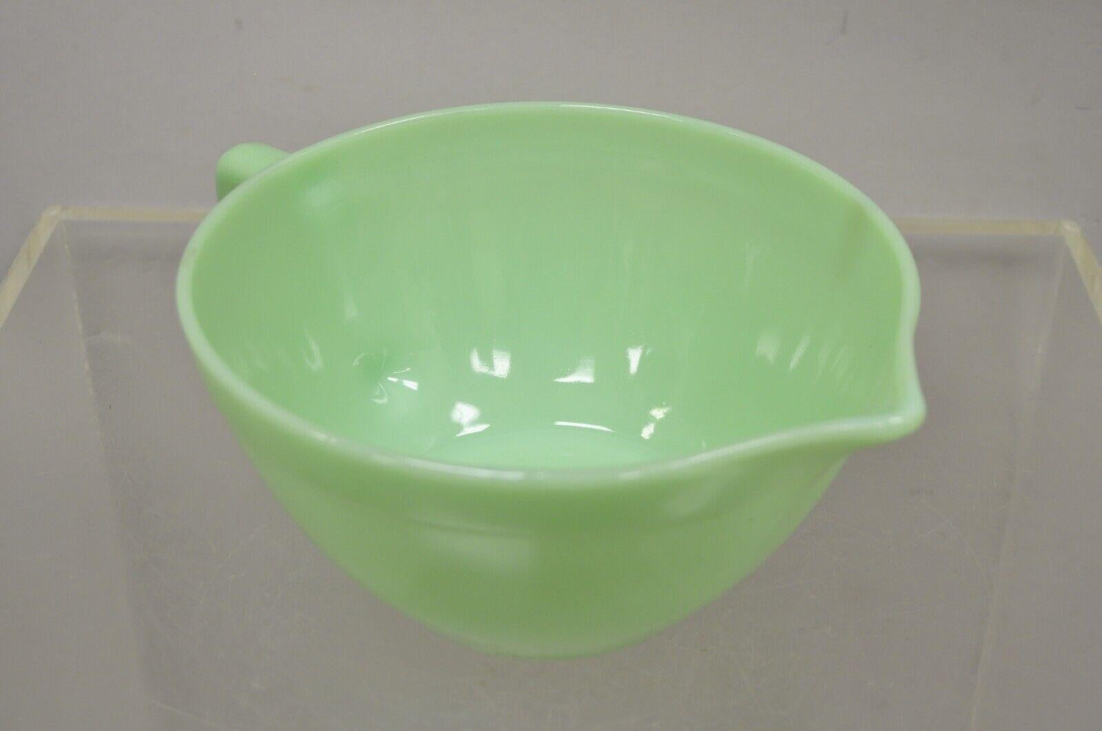 Vintage fire king oven ware jadeite green batter bowl with spout & handle. Circa mid-20th century. Measurements: 4