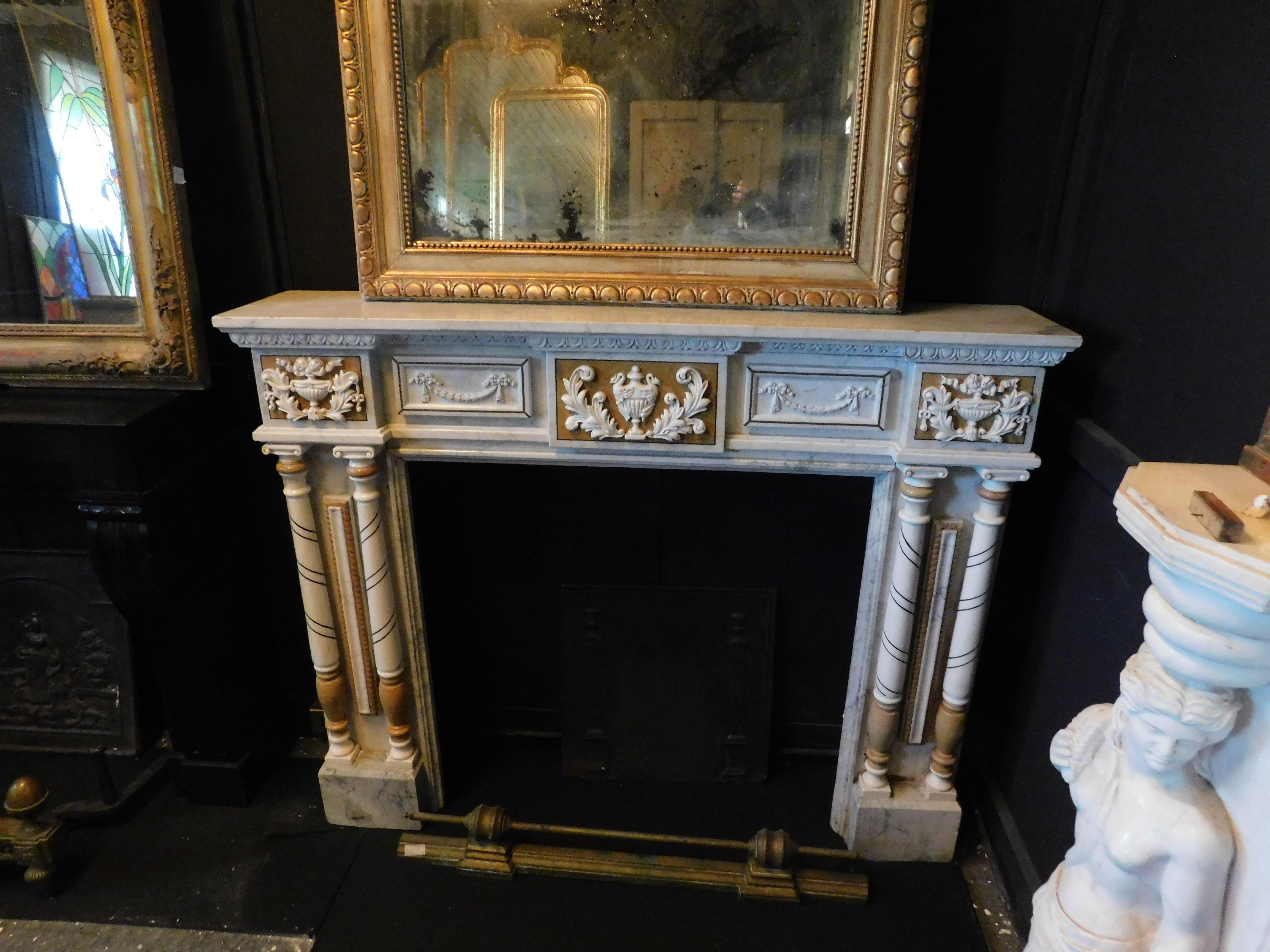Vintage Fireplace in Carved and Inlaid White Marble, Early 1900s, Italy In Good Condition For Sale In Cuneo, Italy (CN)