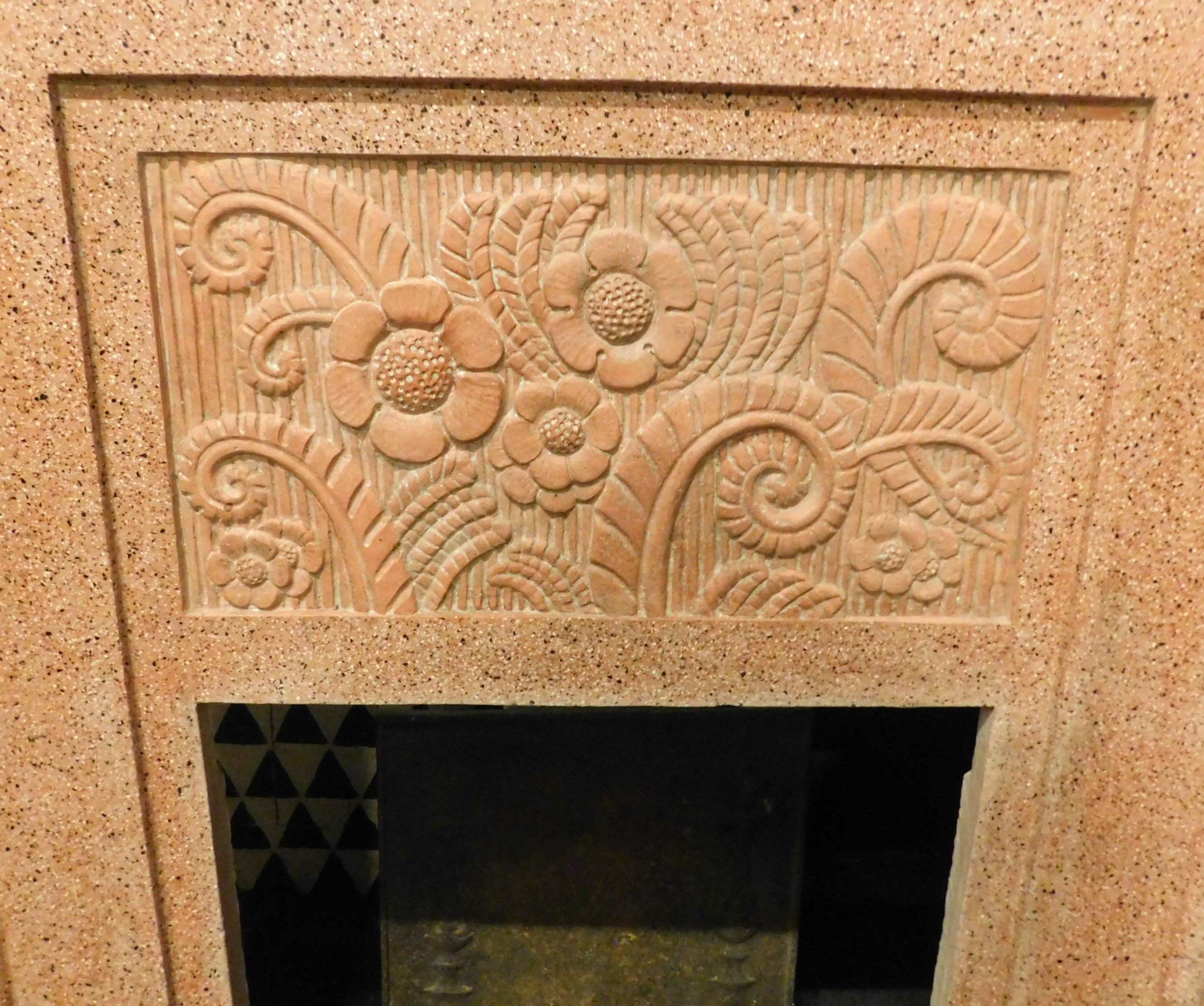 Vintage Fireplace in Red Grit, Carved Flowers, 20th Century Decò Style In Good Condition In Cuneo, Italy (CN)