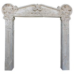 Cheminée vintage en pierre de Graniglia sculptée à fleurs, Italie