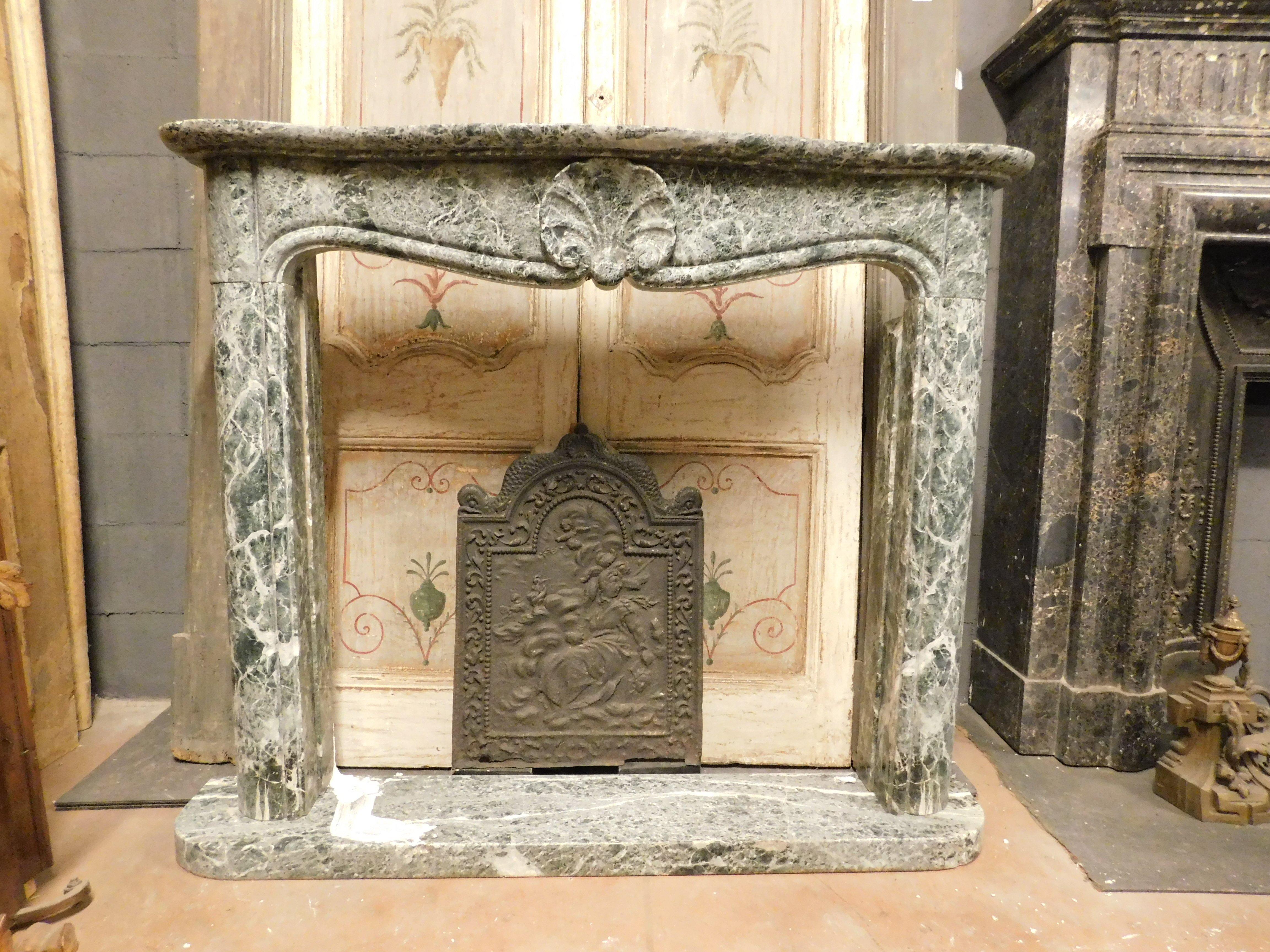 Vintage fireplace in Verde Alpi marble, carved fireplace mantle with central shell, built in the second half of the 20th century, in Italy.
Complete with original base, measures w 125 x H 106 x D 22 cm, internal spout measures w 90 x H 85 cm,