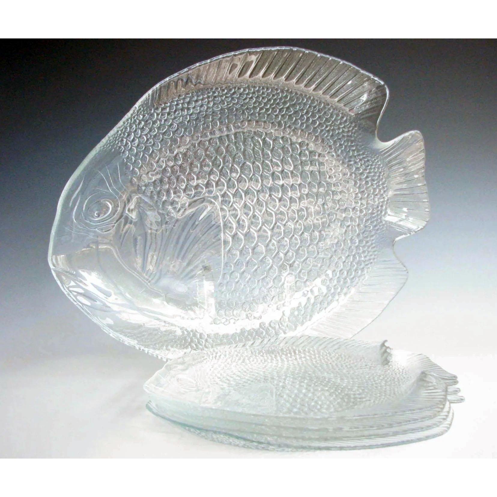 Arcoroc 'Poisson' Vintage Fish Design Plates & Platter. One platter and 4 Individual Plates. Made of tempered pressed glass, each marked Arcoroc France on the tail. In excellent used condition.
Dimensions:
1 pc Large Fish Platter 40 x 32 x 3 cm