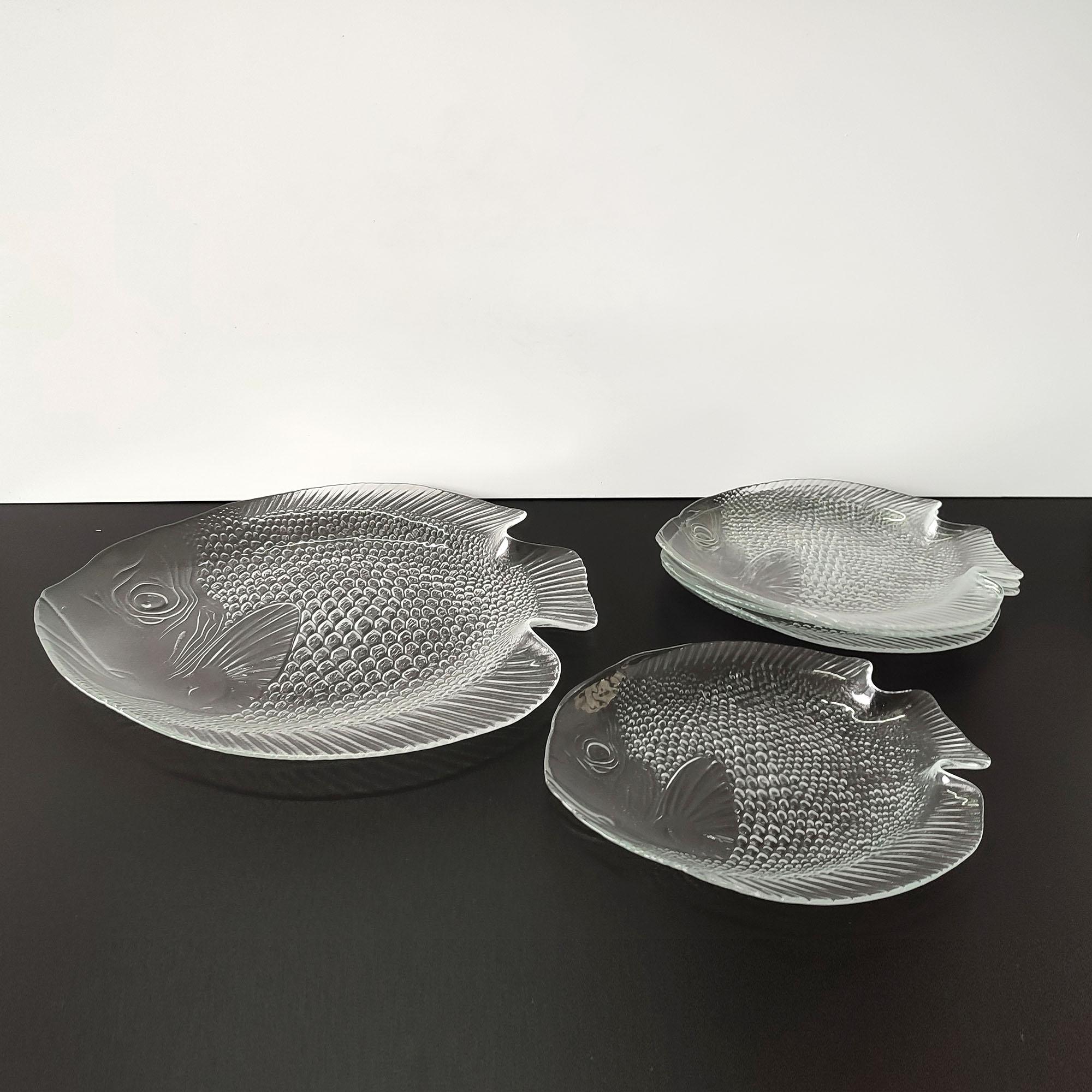 Plato y 4 Platos de Vidrio de Pescado Vintage, Juego de 5, Arcoroc, Francia, Años 70 Francés en venta
