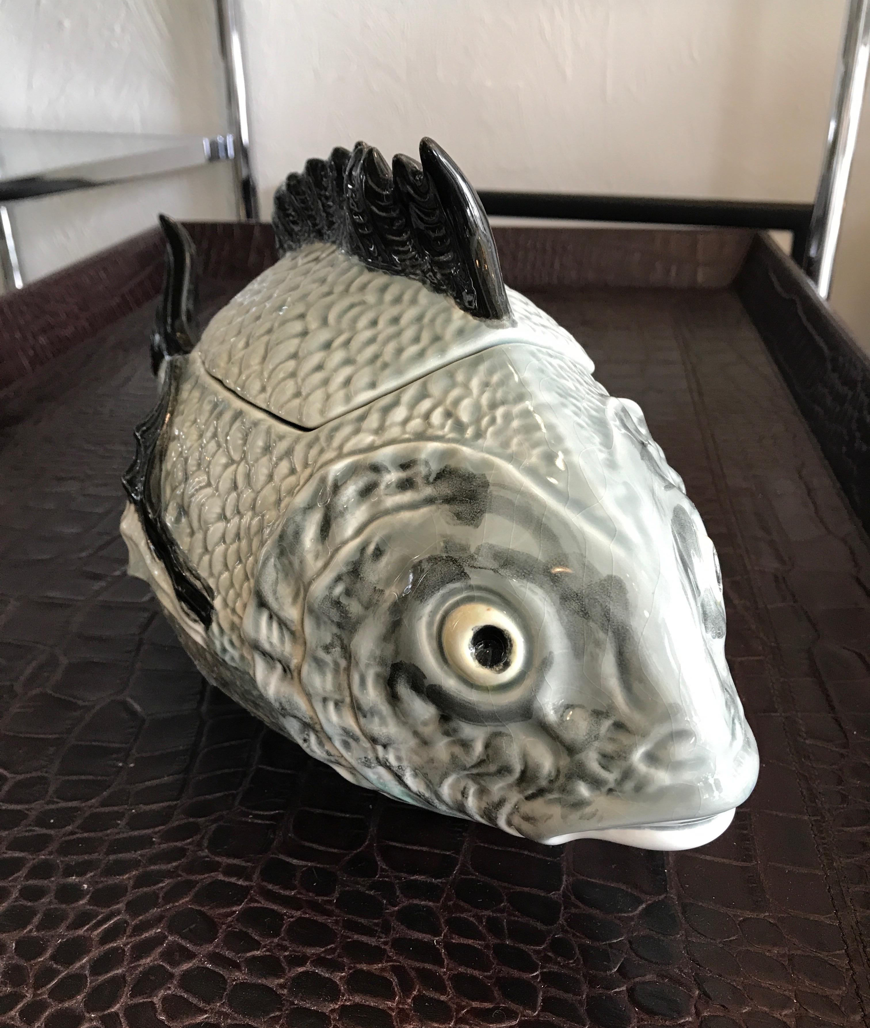 Sopera de pescado portuguesa vintage fabricada para Neiman Marcus.
