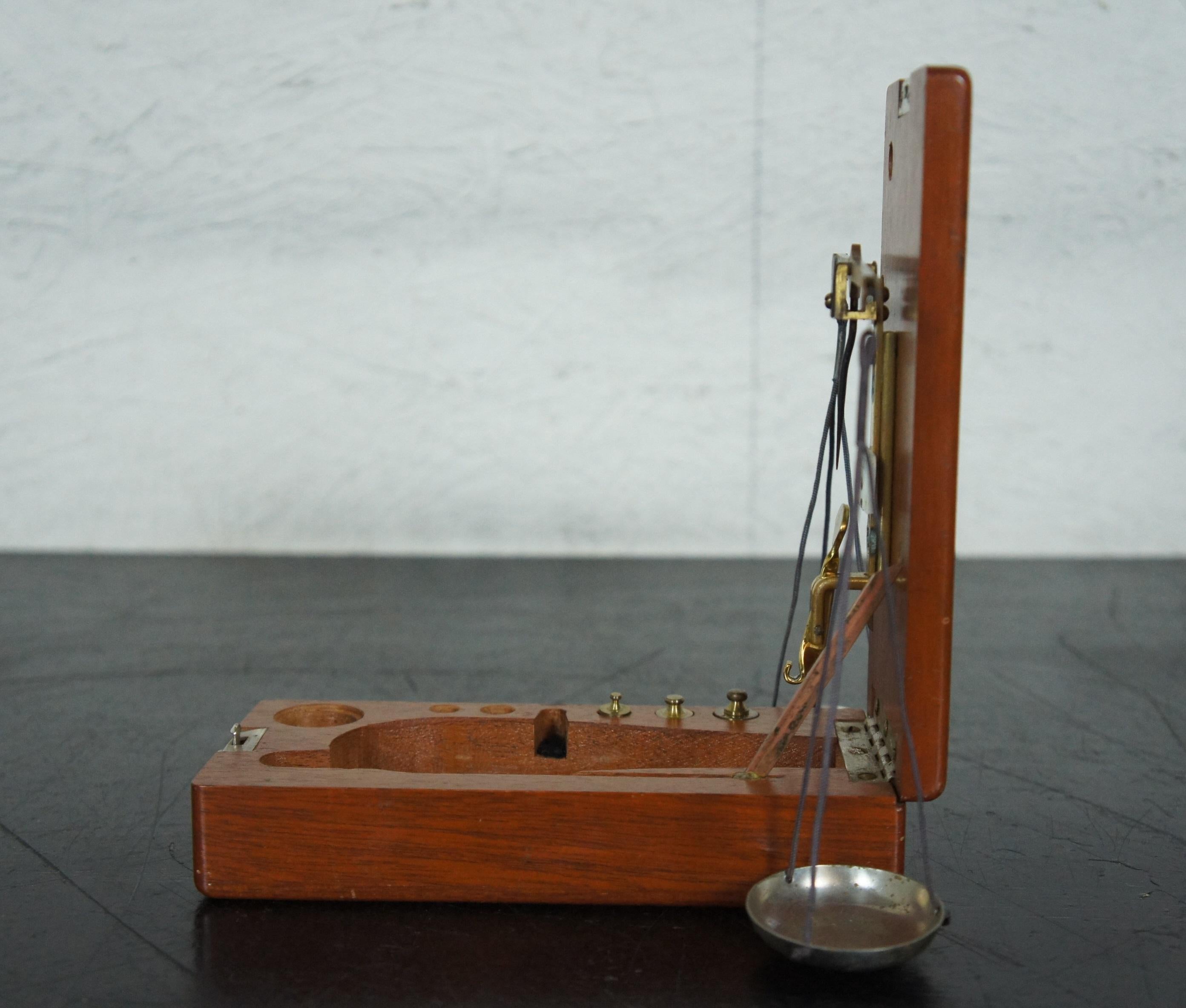 20th Century Vintage Fisher Scientific Co Mini Apothecary Portable Scale Balance in Box 