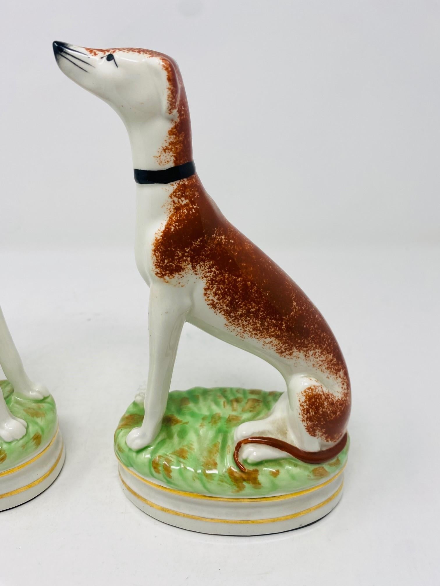 Mid-20th Century Vintage Fitz and Floyd Ceramic Staffordshire Hunting Dog Bookends For Sale