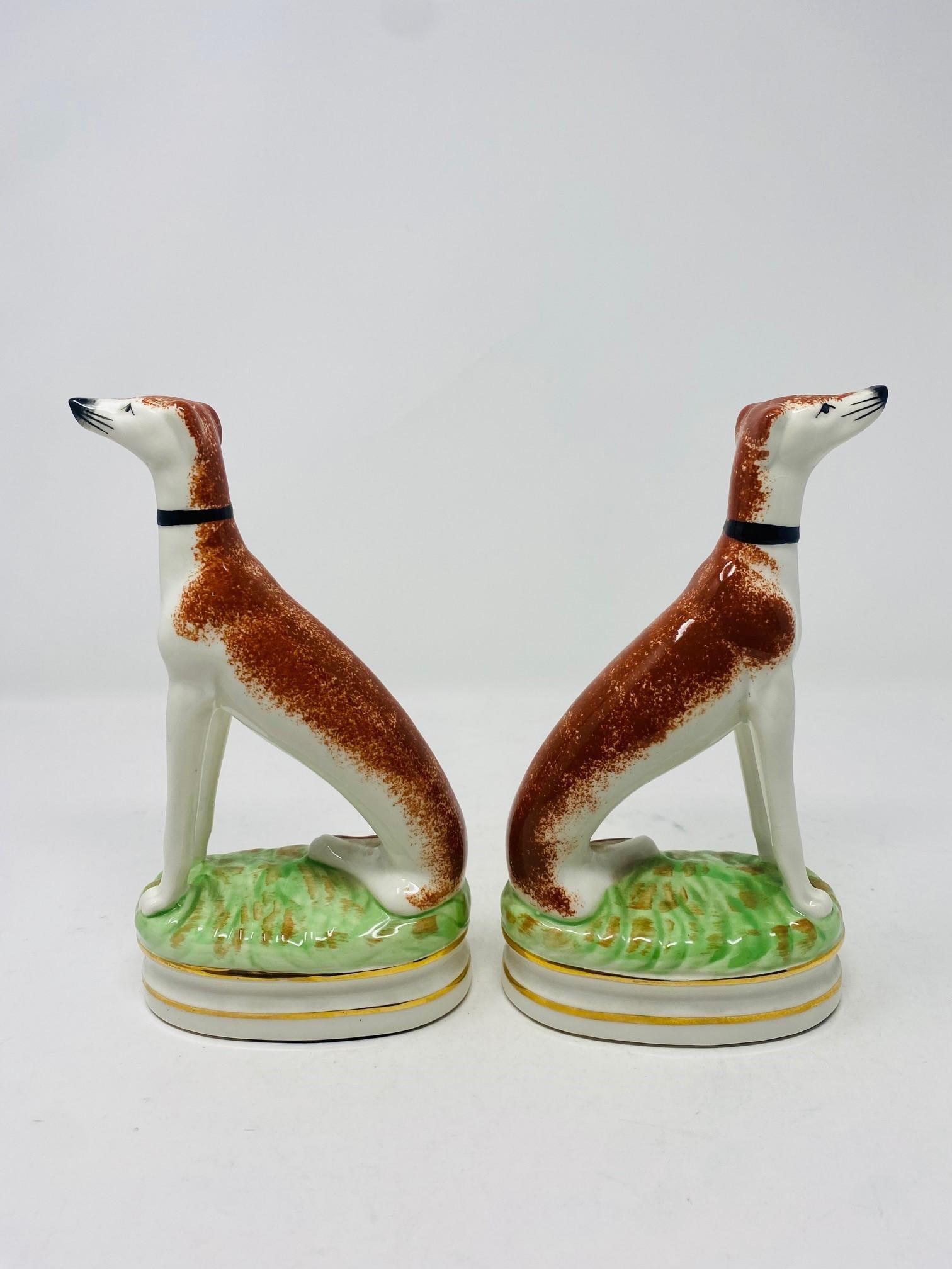 Vintage Fitz and Floyd Ceramic Staffordshire Hunting Dog Bookends For Sale 1