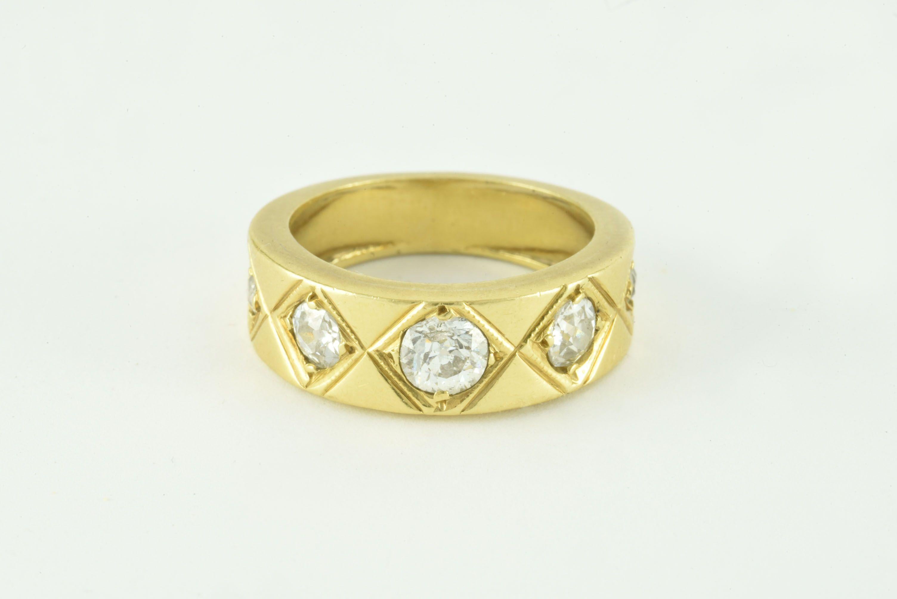 Women's or Men's Vintage Five Diamond and 18kt Yellow Gold Gipsy Ring For Sale
