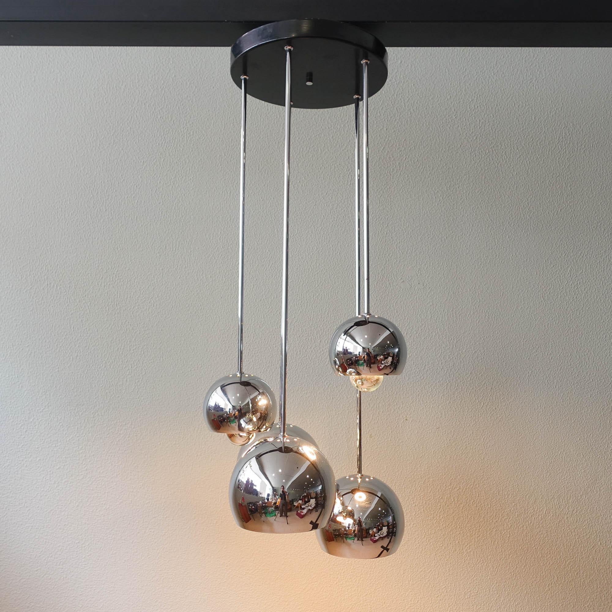 This chromed metal cascade lamp was designed and produced in Portugal during the 1970's. It features five balls in chromed metal in different sizes, that gives an indirect light when the proper mirror bulbs are used. It is in original and good