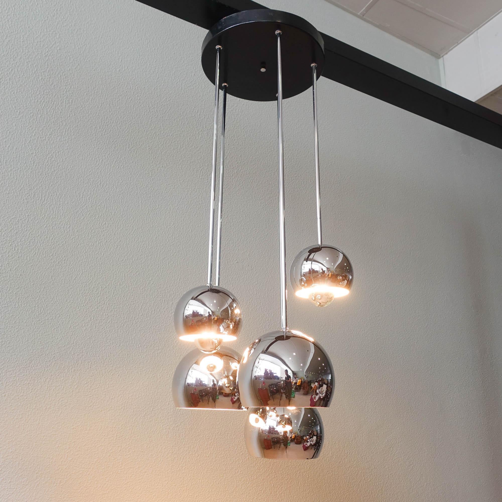 Sputnik-Kaskaden-Lampe mit fünf Lampenschirmen, 1970er Jahre, Vintage (Ende des 20. Jahrhunderts) im Angebot