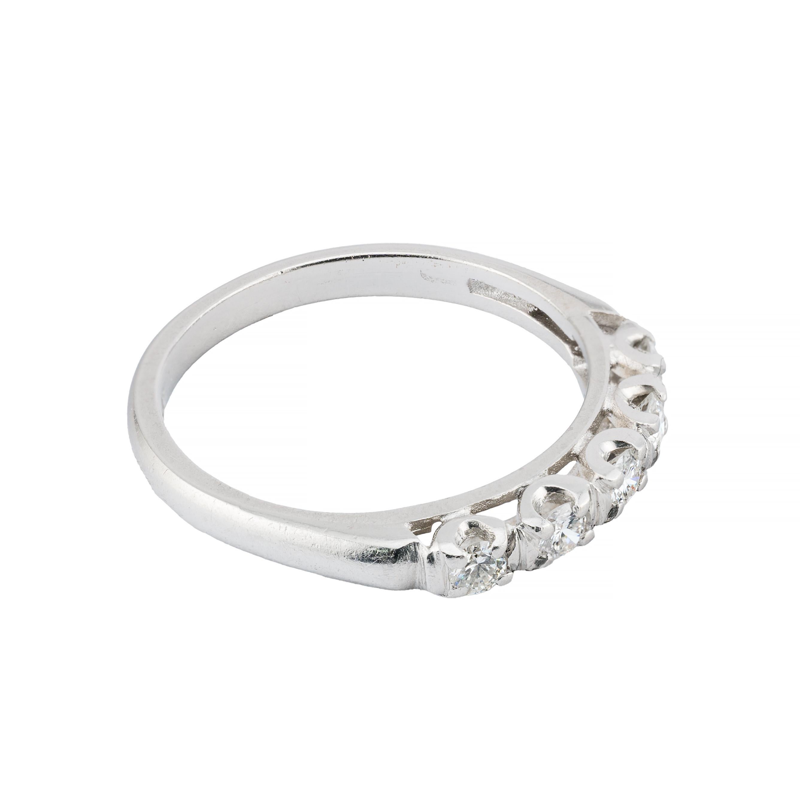 Retro Vintage Five Stone 0.25ctw Diamond Wedding Band Ring in Platinum