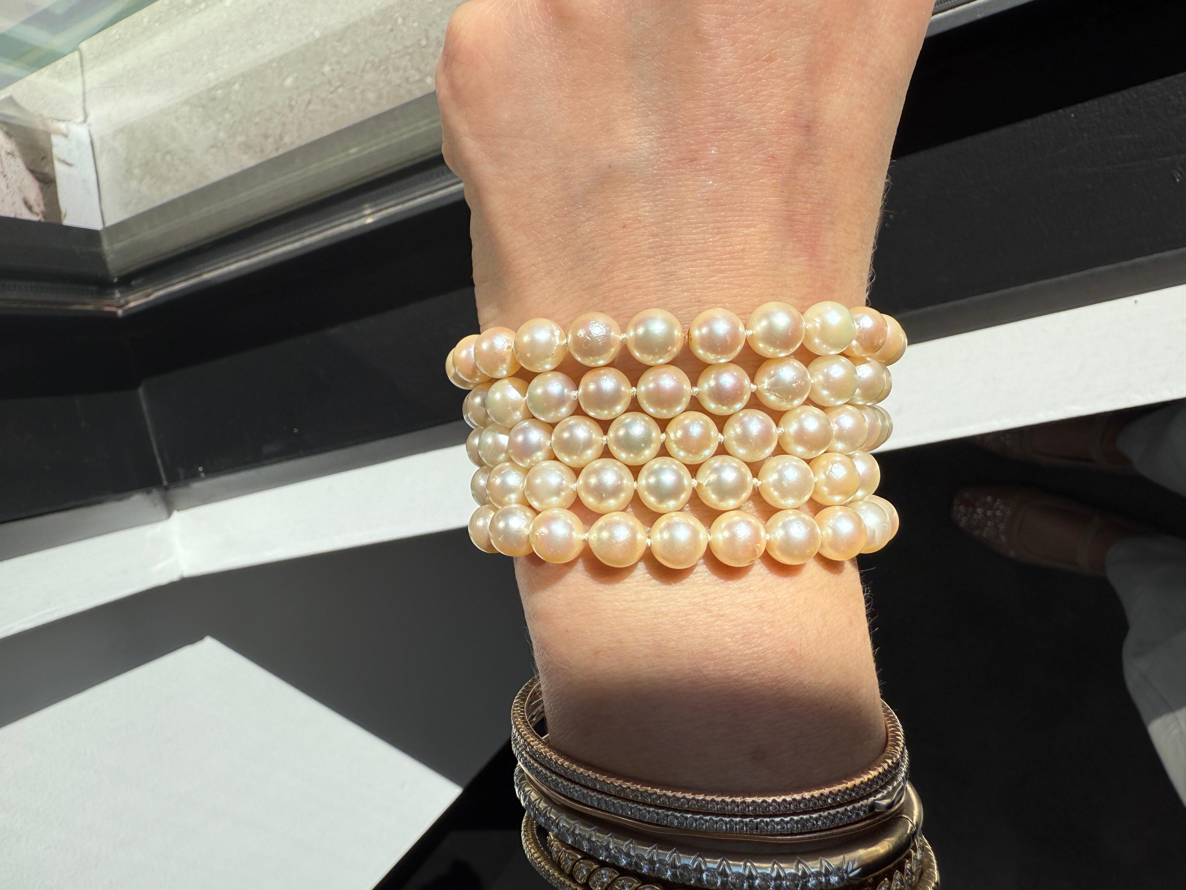 Vintage Fünf-Strang 14K Gold und Diamant-Verschluss Perlenarmband, Retro-Klassiker im Zustand „Hervorragend“ in Beverly Hills, CA