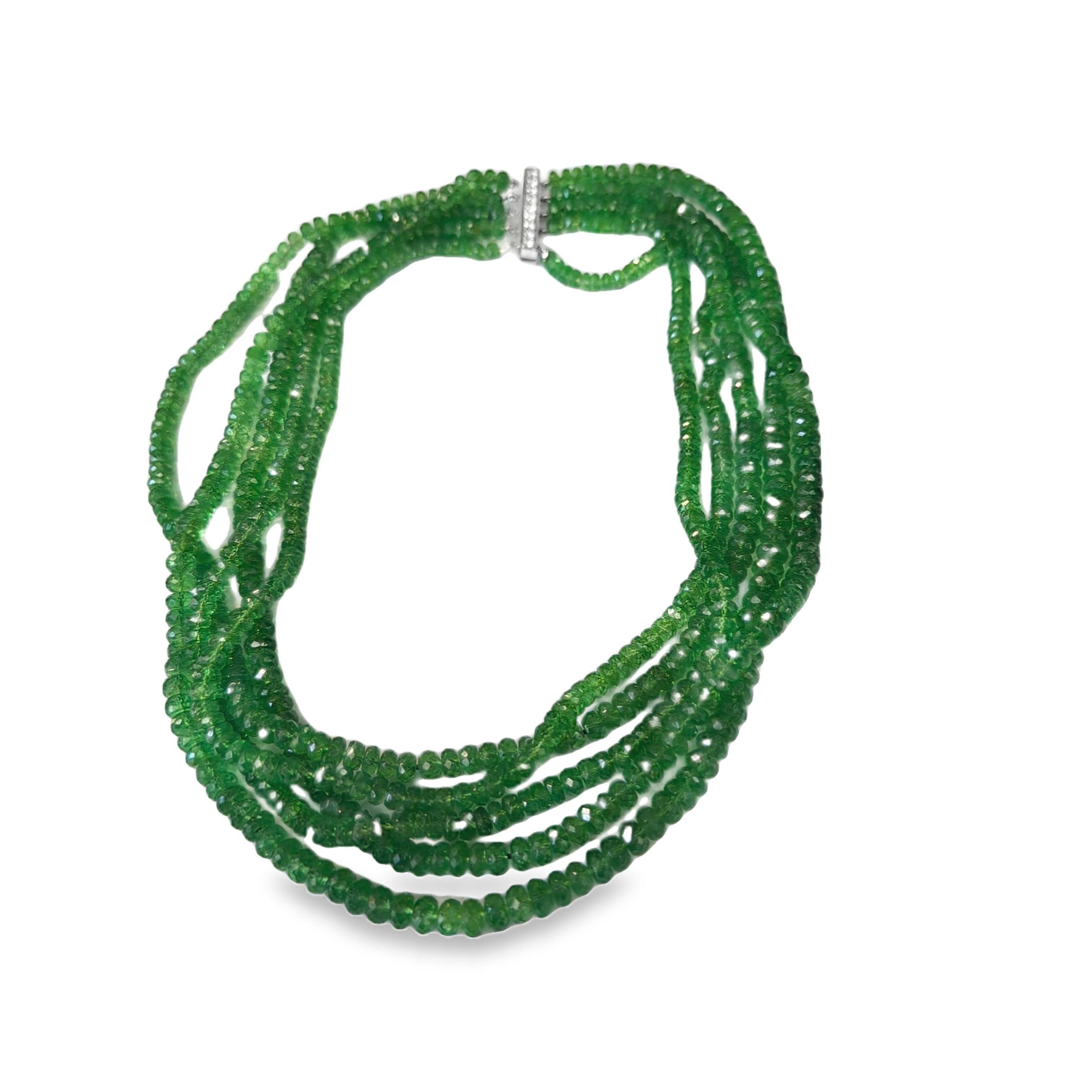 Vintage Collier de perles d'émeraude à cinq brins avec fermoir en platine et diamant Bon état - En vente à New York, NY