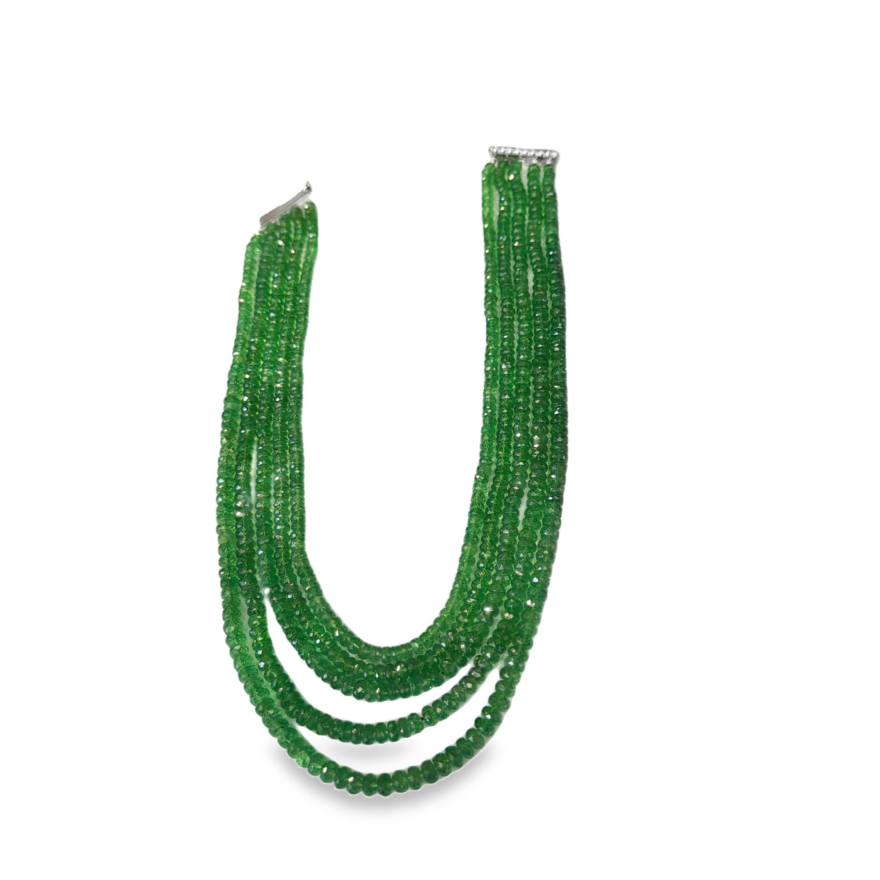 Vintage Collier de perles d'émeraude à cinq brins avec fermoir en platine et diamant Pour femmes en vente