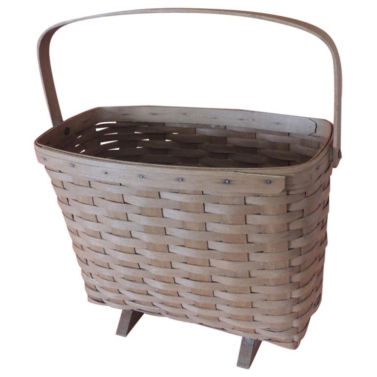 Vintage Flag Woven American Magazine Basket with Handle For Sale at 1stDibs