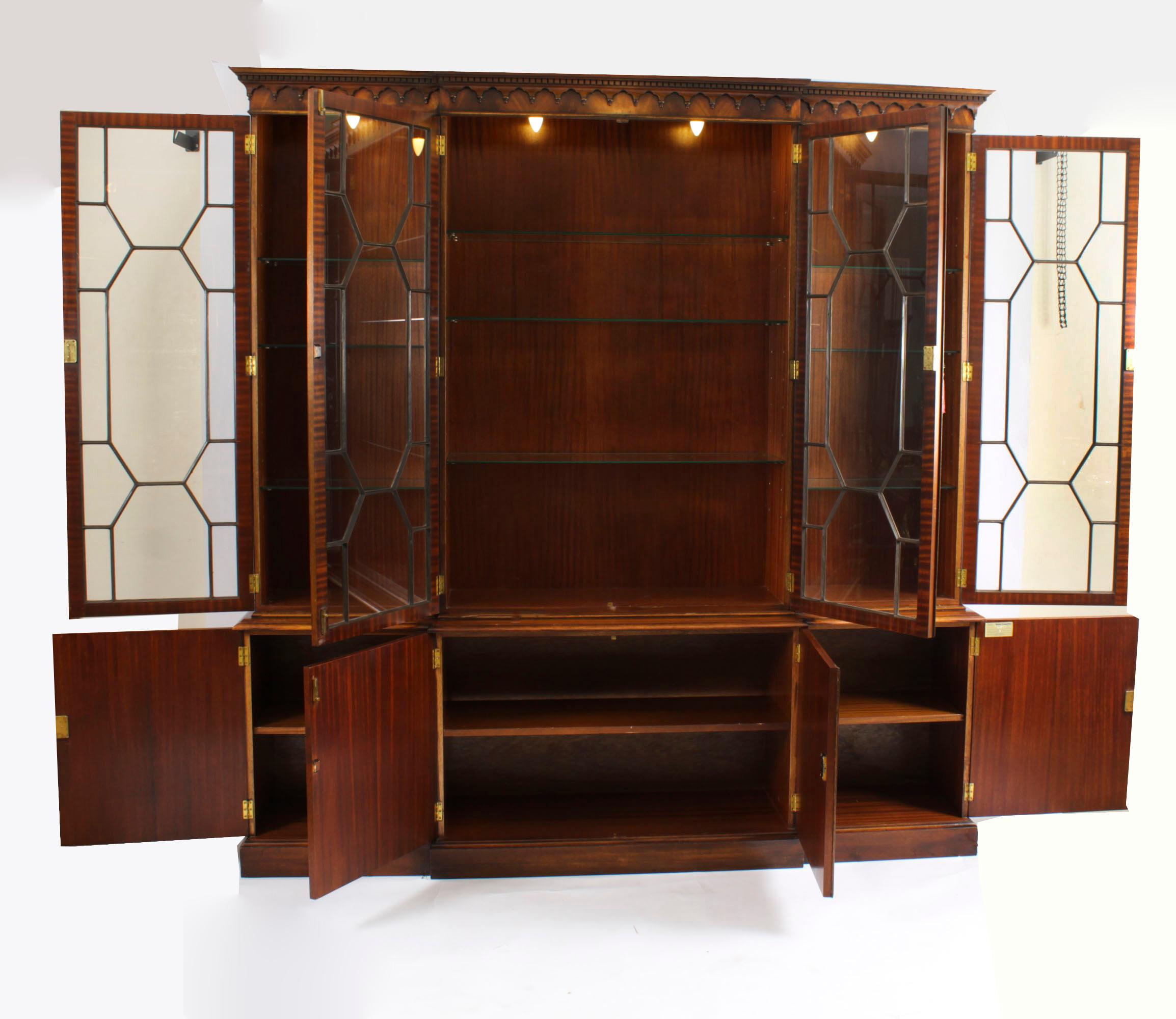 Bibliothèque/meuble d'exposition vintage en acajou flamboyant du 20ème siècle en vente 6