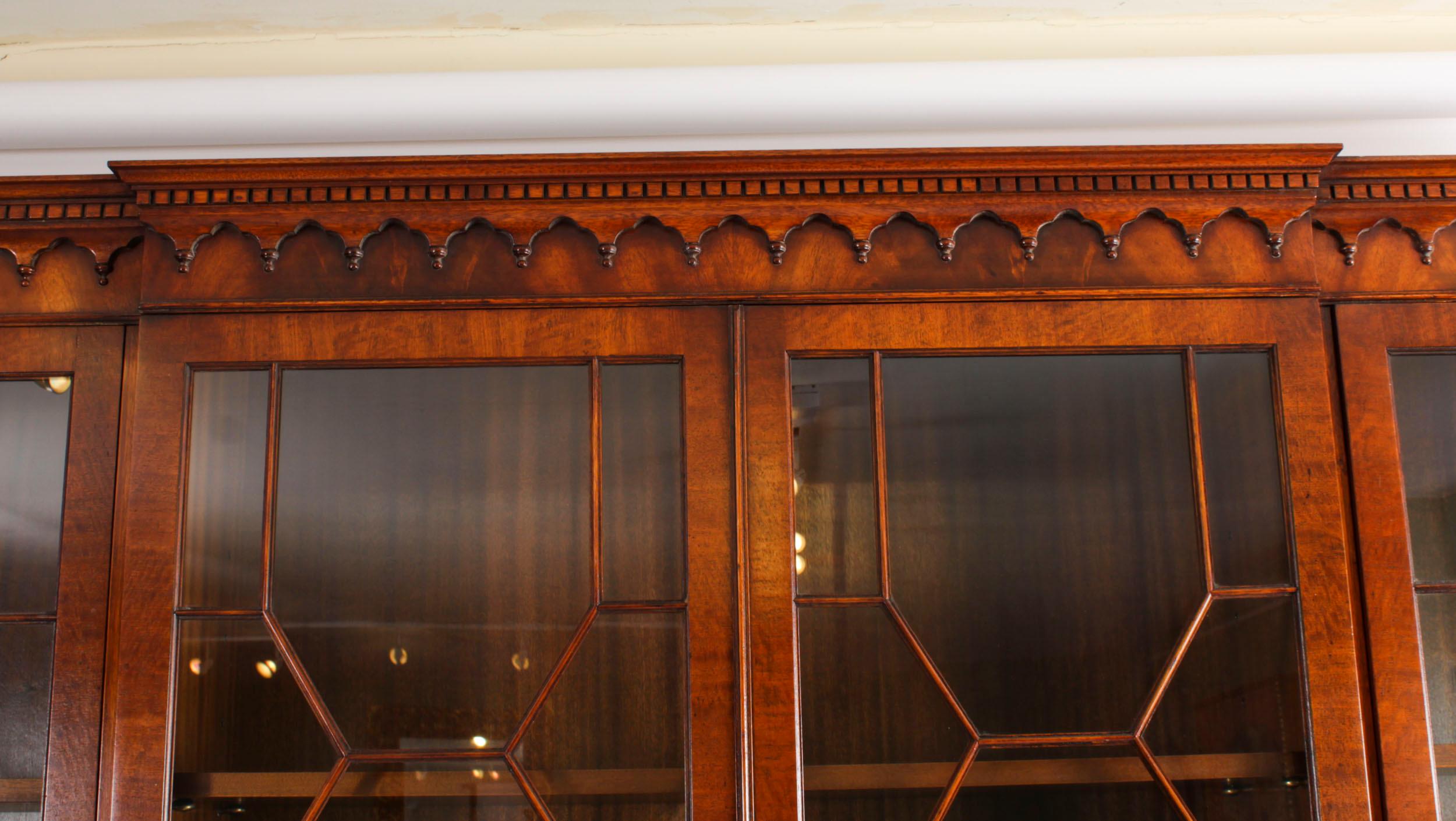 Vintage Flame Mahogany Breakfront Bookcase Georgian Revival 20th Century In Good Condition In London, GB