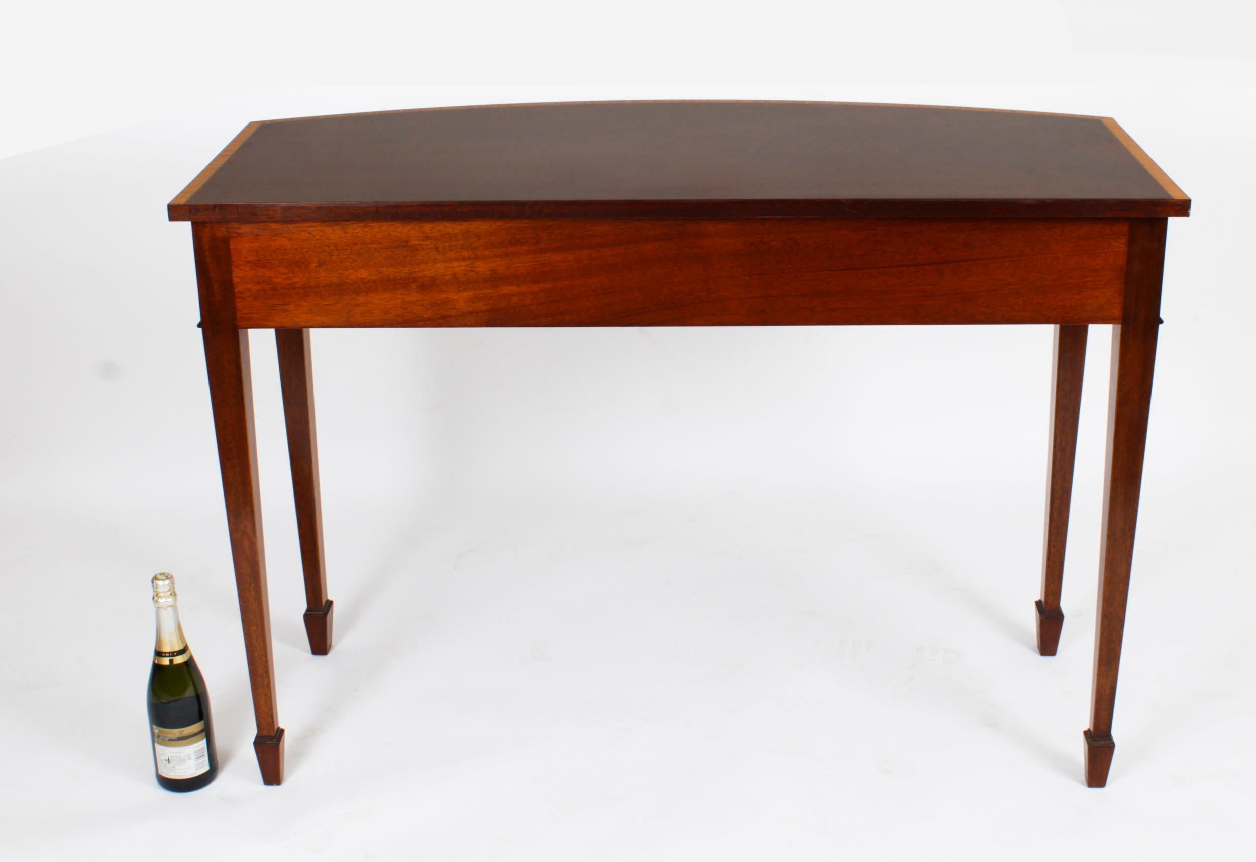 Vintage Flame Mahogany Console Serving Table William Tillman, 20th Century 7