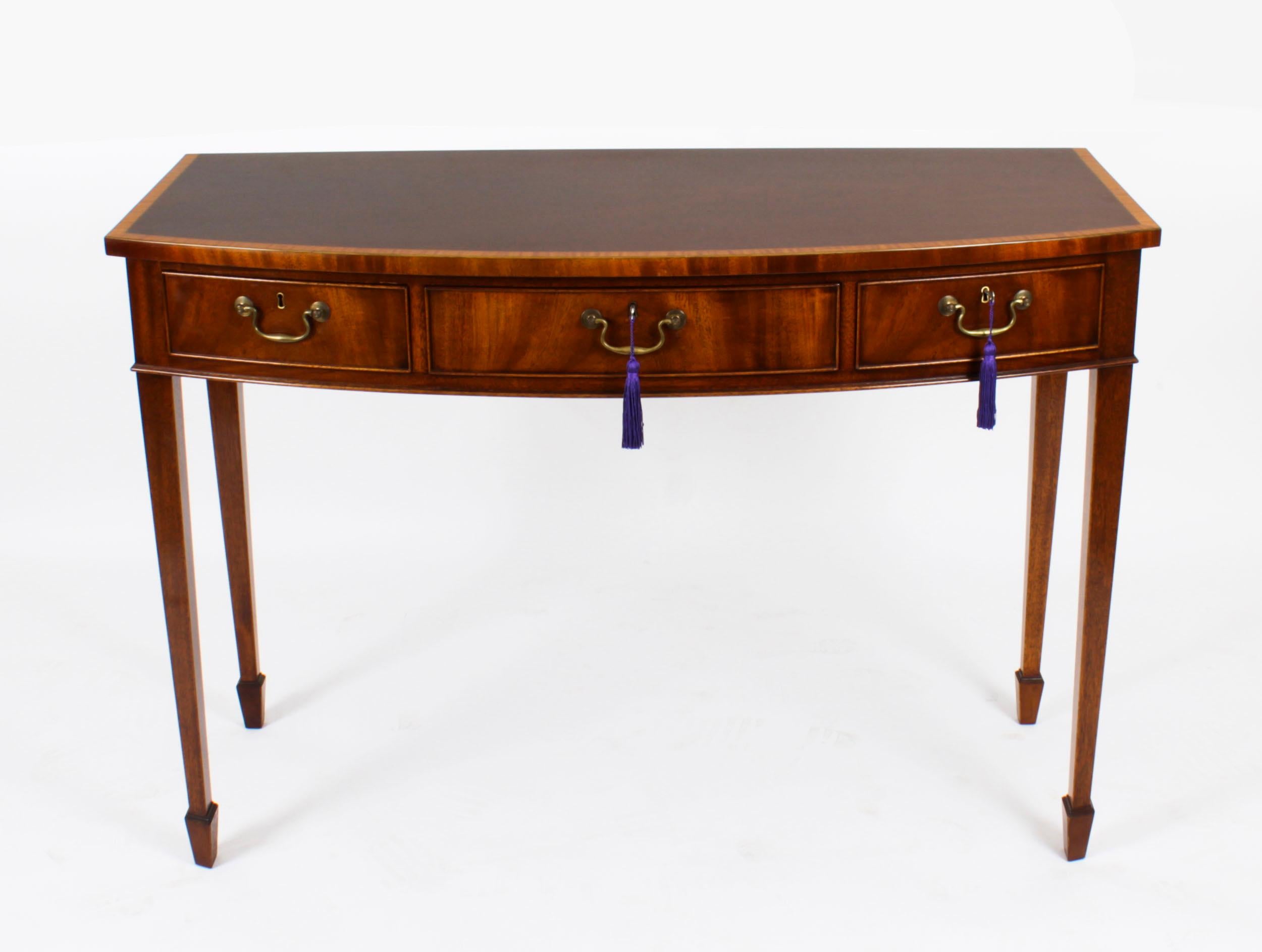 Vintage Flame Mahogany Console Serving Table William Tillman, 20th Century 13