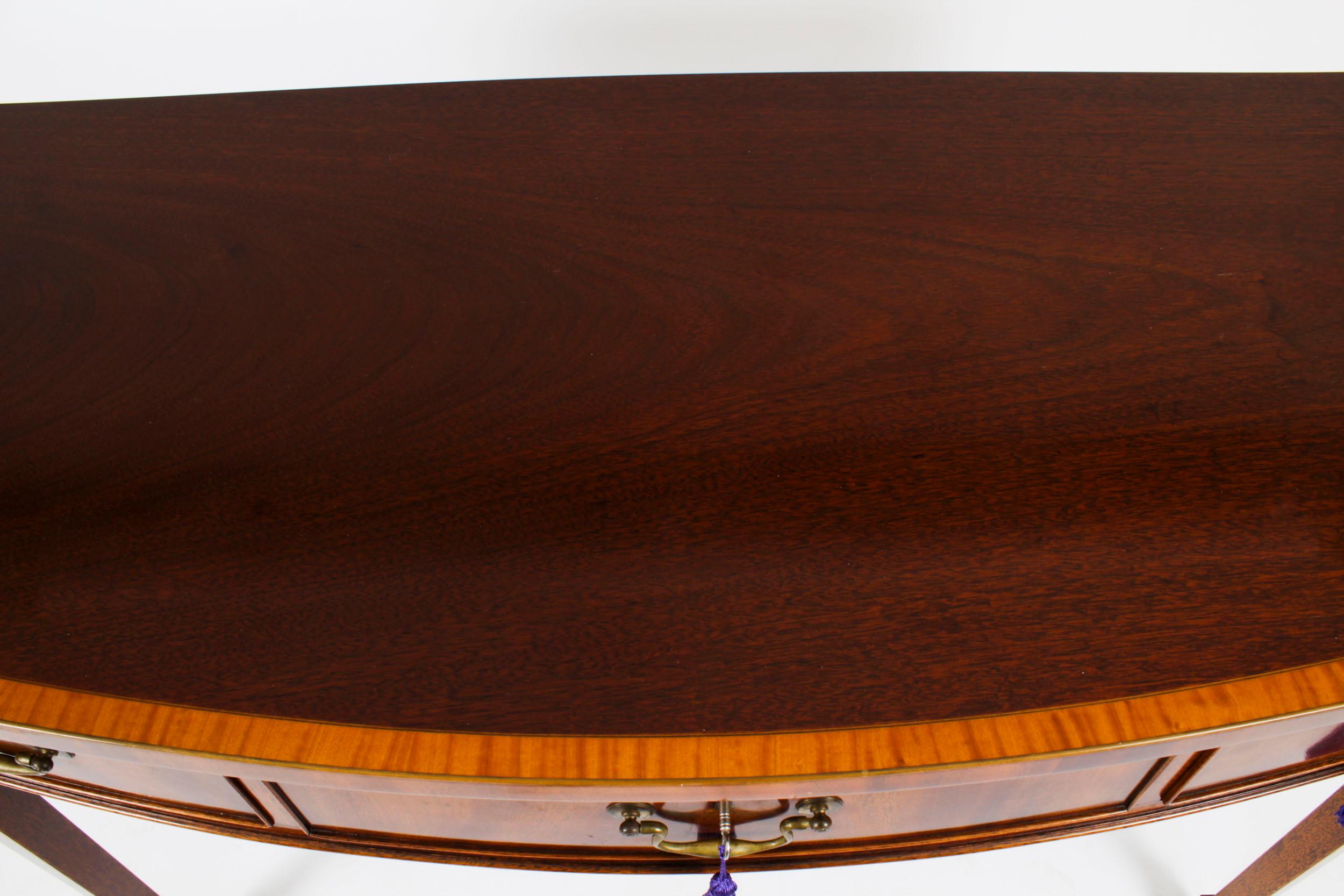 Late 20th Century Vintage Flame Mahogany Console Serving Table William Tillman, 20th Century