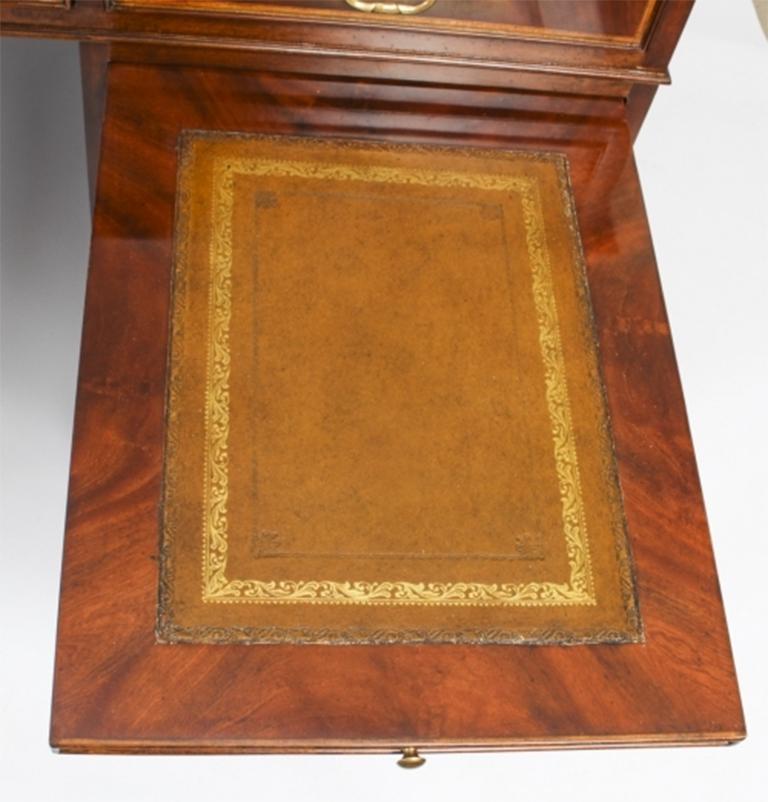 Vintage Flame Mahogany & Crossbanded Pedestal Desk 20th C For Sale 5
