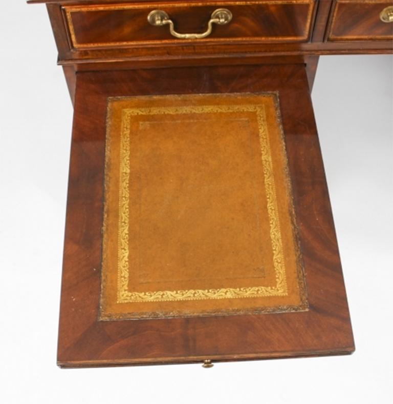 Vintage Flame Mahogany & Crossbanded Pedestal Desk 20th C For Sale 6