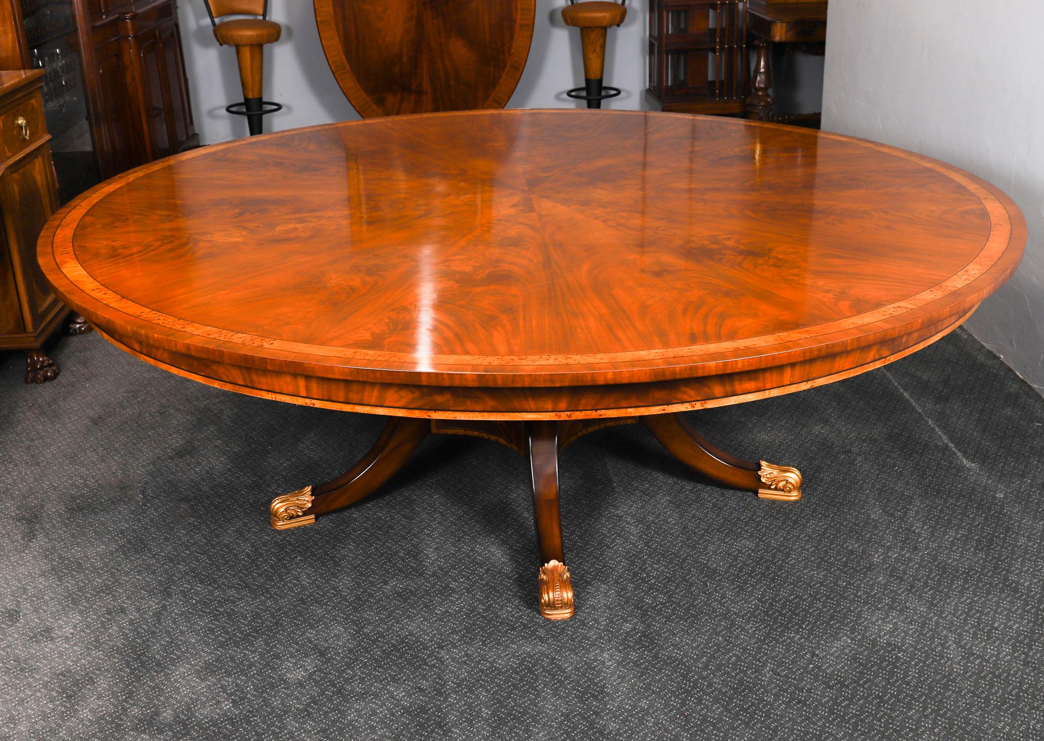 A beautiful Regency Revival flame mahogany dining table complete with a set of ten Federal Shield Back dining chairs, dating from the mid 20th century.

The table is of fabulous quality, in excellent condition, can comfortably seat ten and is highly