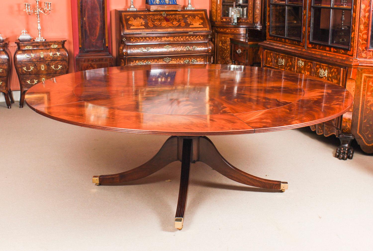 Regency Revival Vintage Flame Mahogany Jupe Dining Table and 10 Chairs, Mid-20th Century