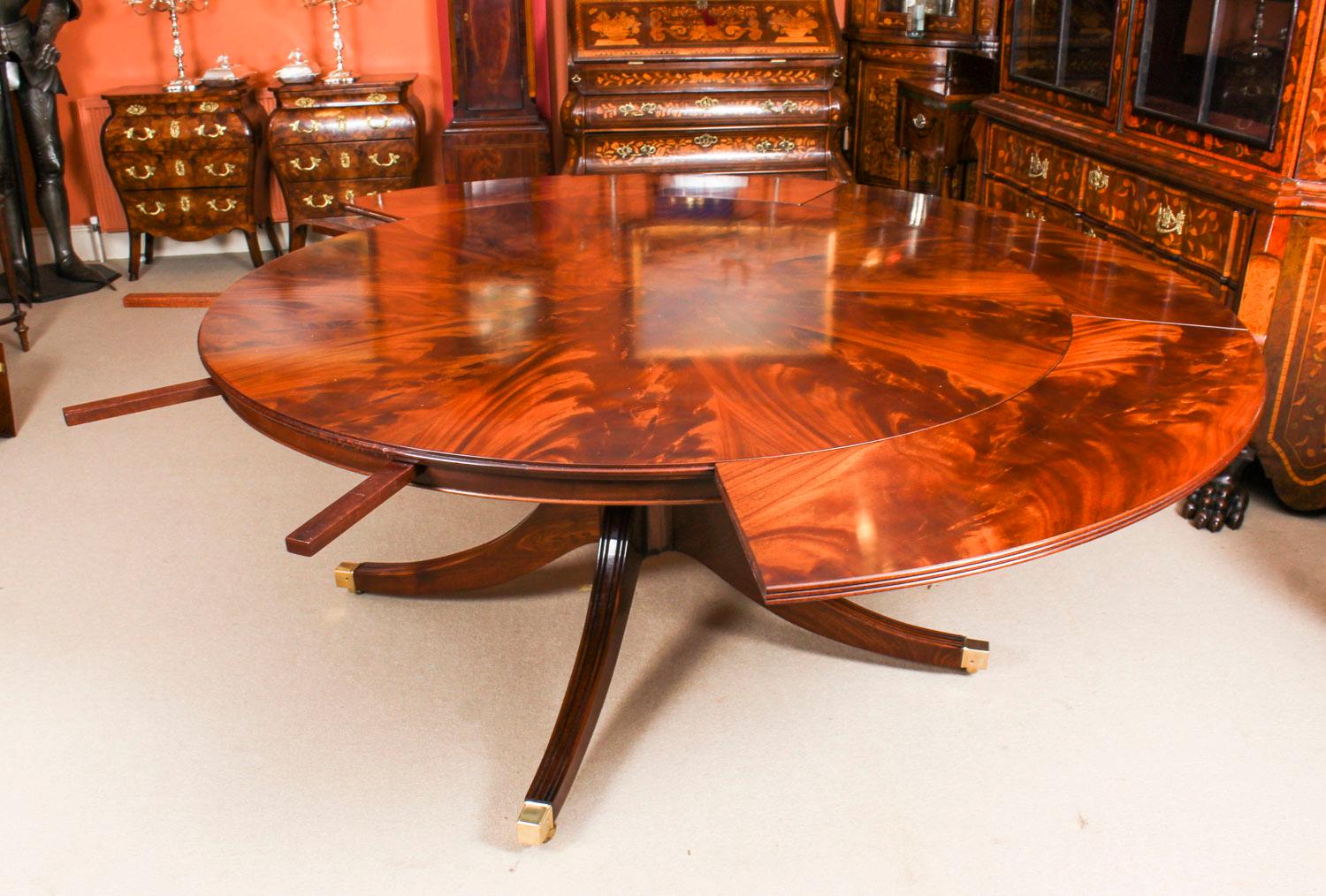 Vintage Flame Mahogany Jupe Dining Table, Mid-20th Century 6