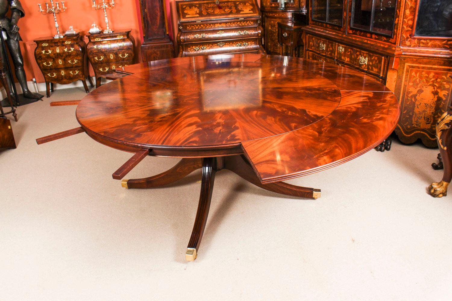 Vintage Flame Mahogany Jupe Dining Table, Mid-20th Century 7