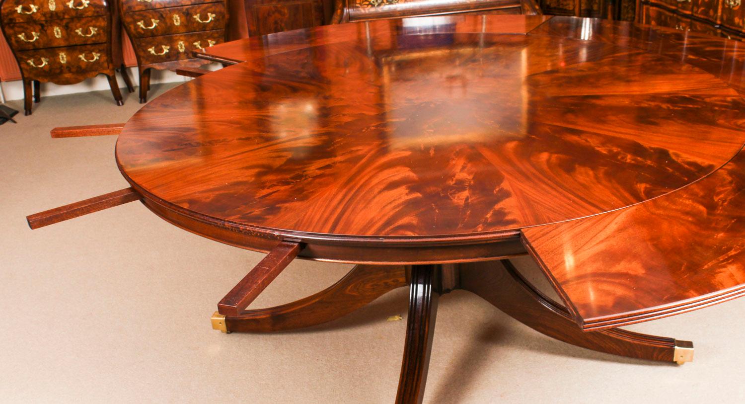 Vintage Flame Mahogany Jupe Dining Table, Mid-20th Century 8