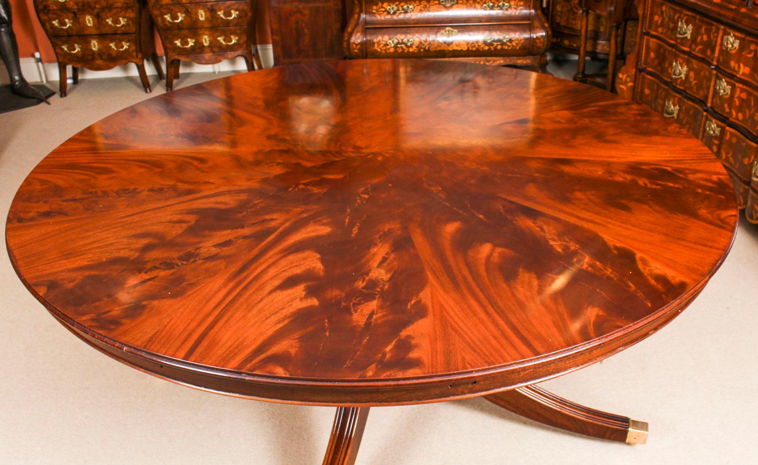 Vintage Flame Mahogany Jupe Dining Table, Mid-20th Century 12