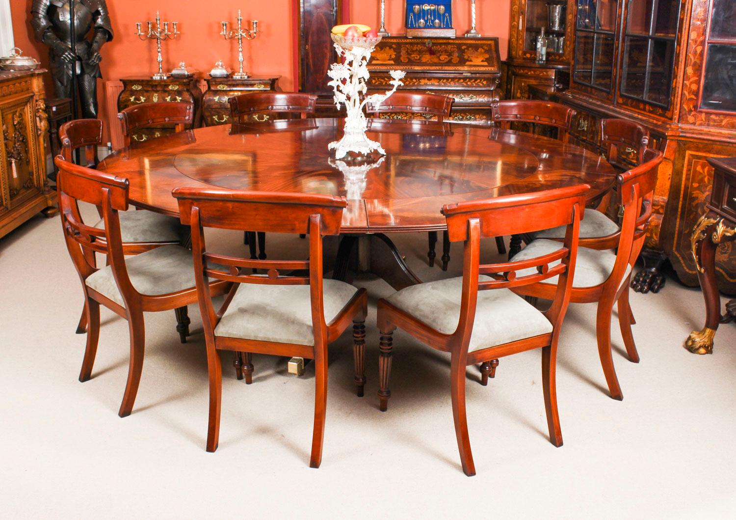 English Vintage Flame Mahogany Jupe Dining Table, Mid-20th Century